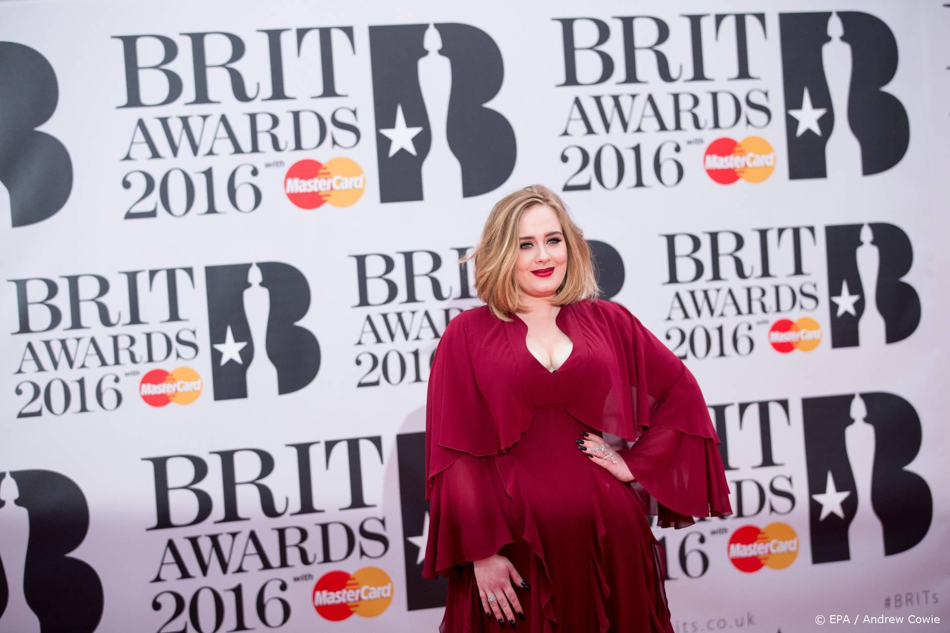 ZIEN: Deze BN'er lijkt als twee druppels water op Adele 