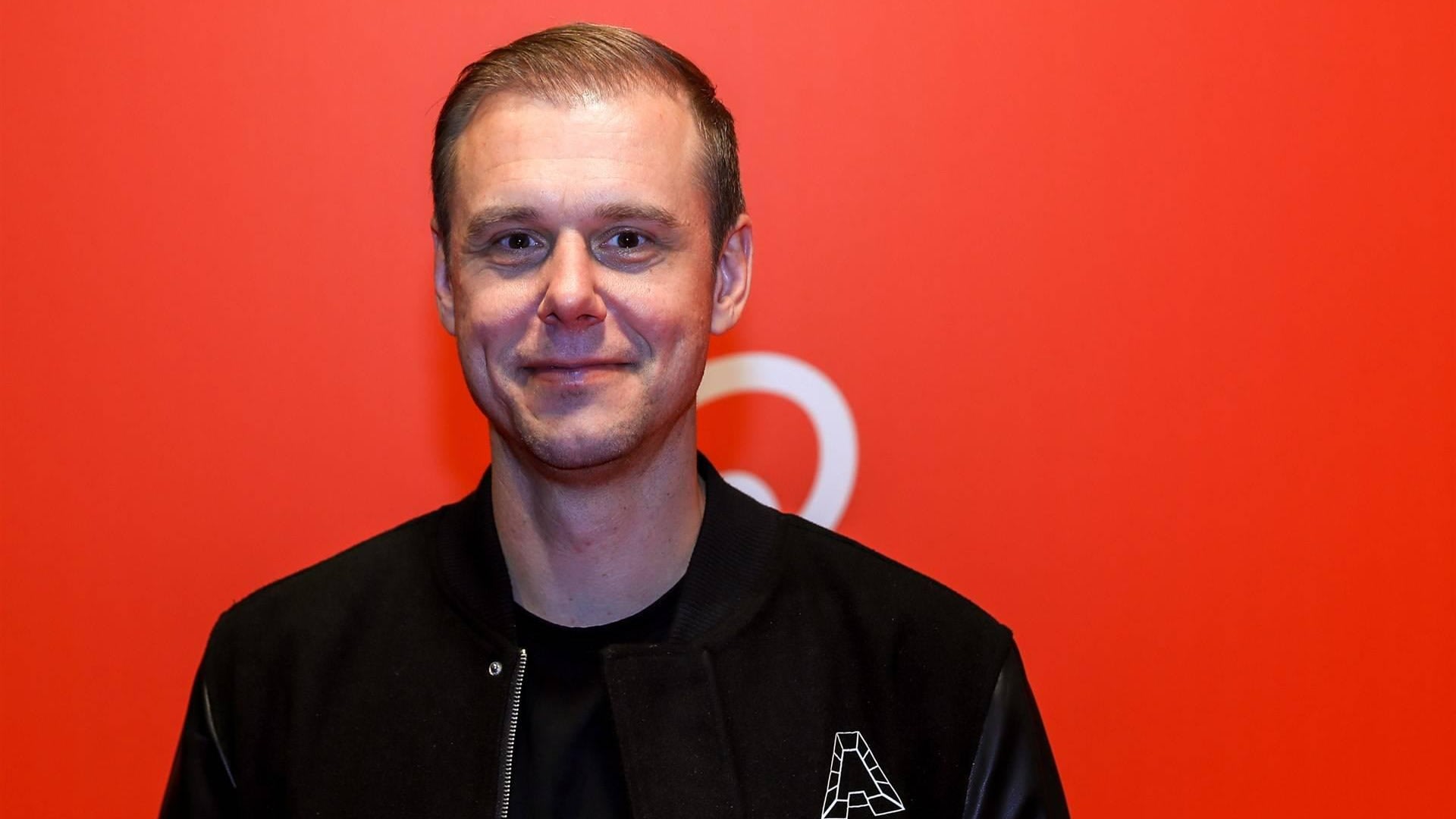 AVROTROS: management Armin van Buuren is gebeld over songfestival