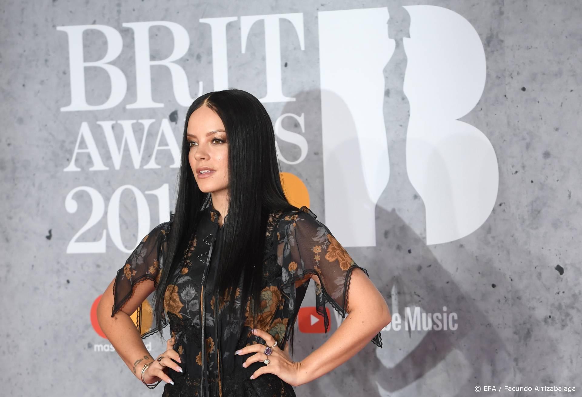 Nep-Elvis voltrekt huwelijk Lily Allen in Las Vegas
