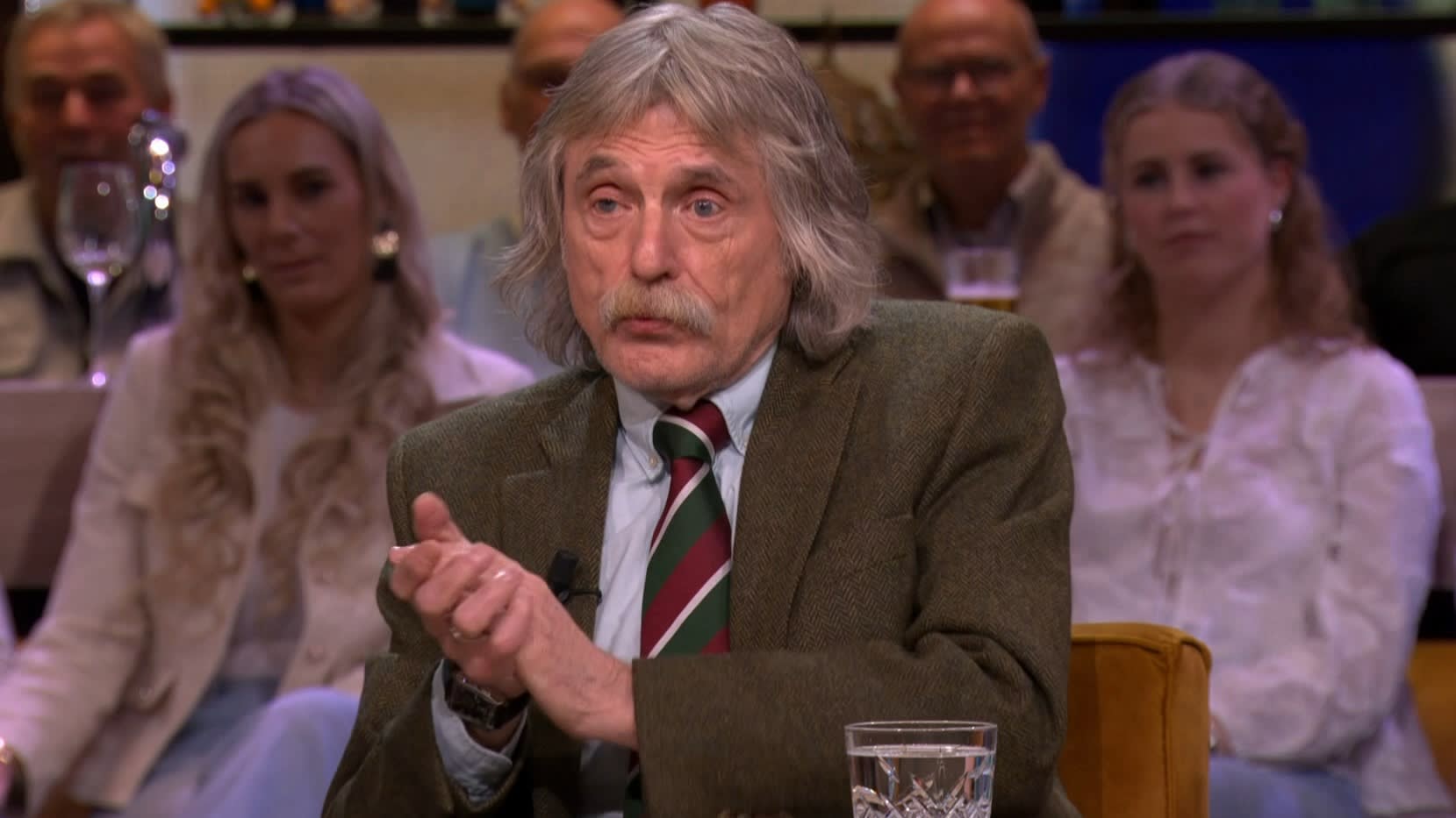 Johan Derksen neemt het op voor Glennis Grace