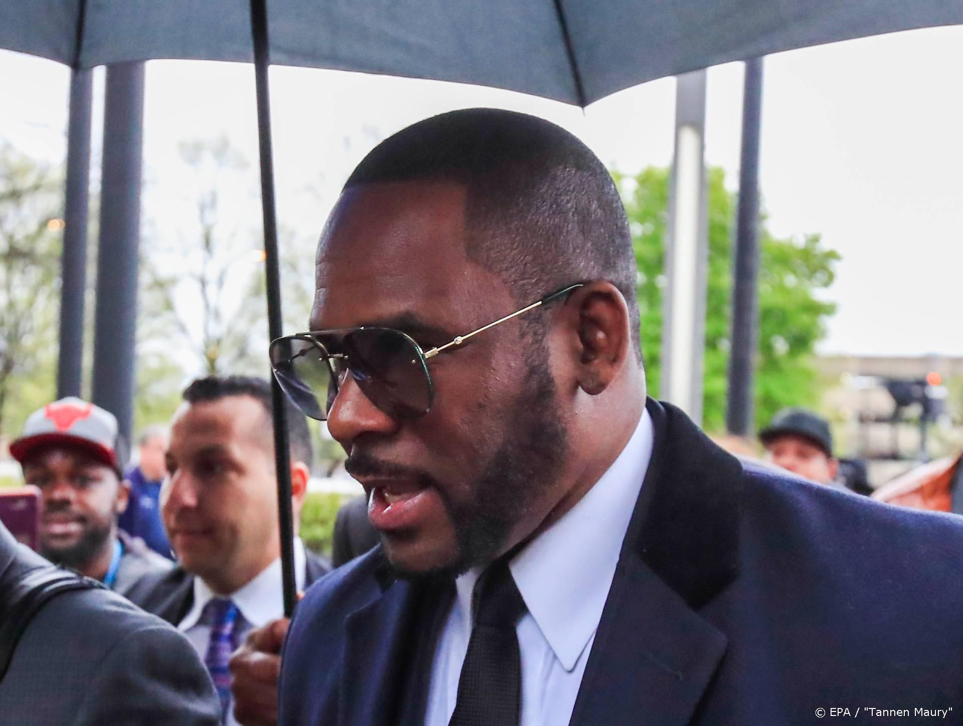Manager R. Kelly opgepakt voor bedreiging om vertoning van docu