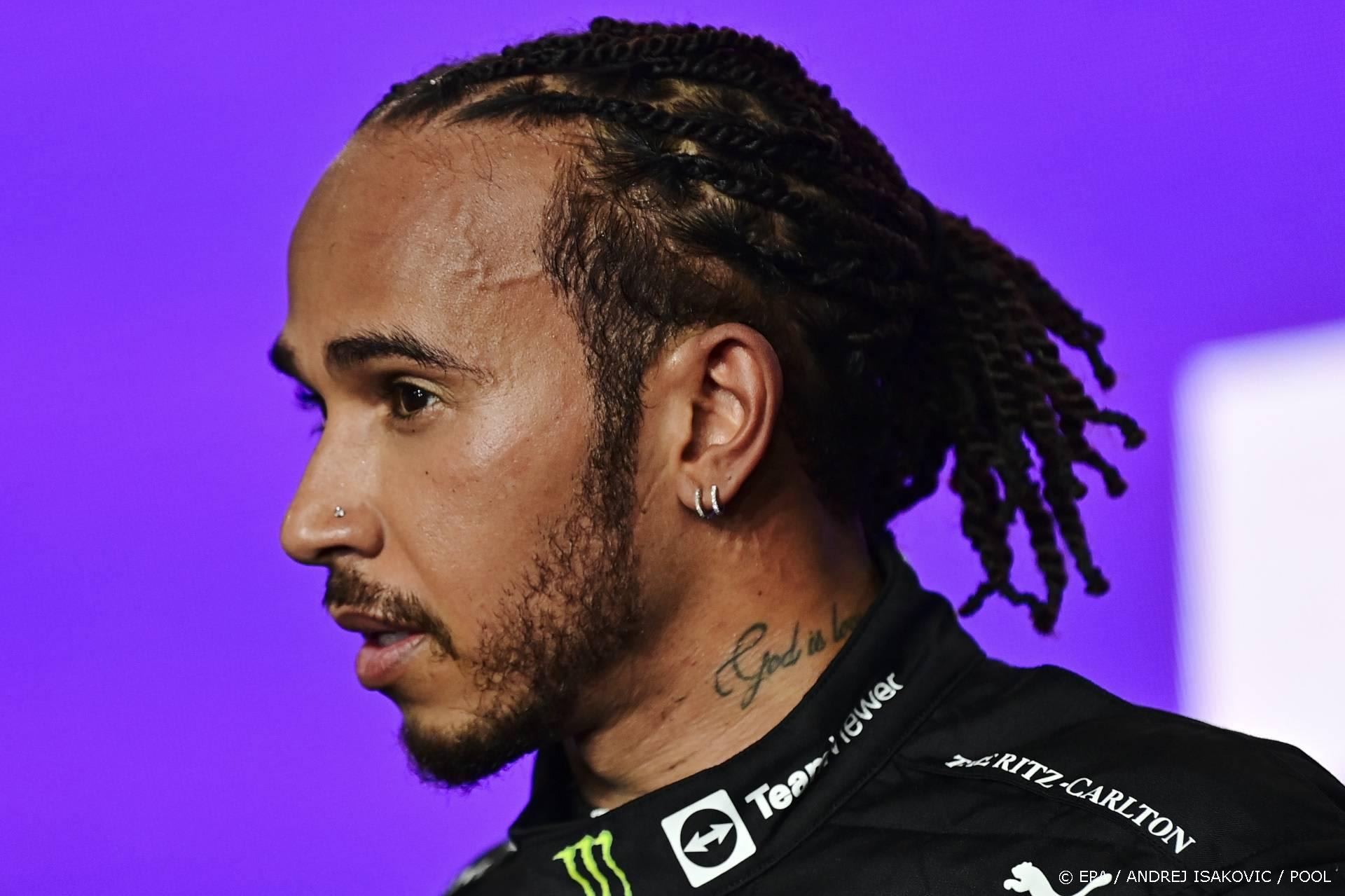 Hamilton laat na lange radiostilte eindelijk van zich horen