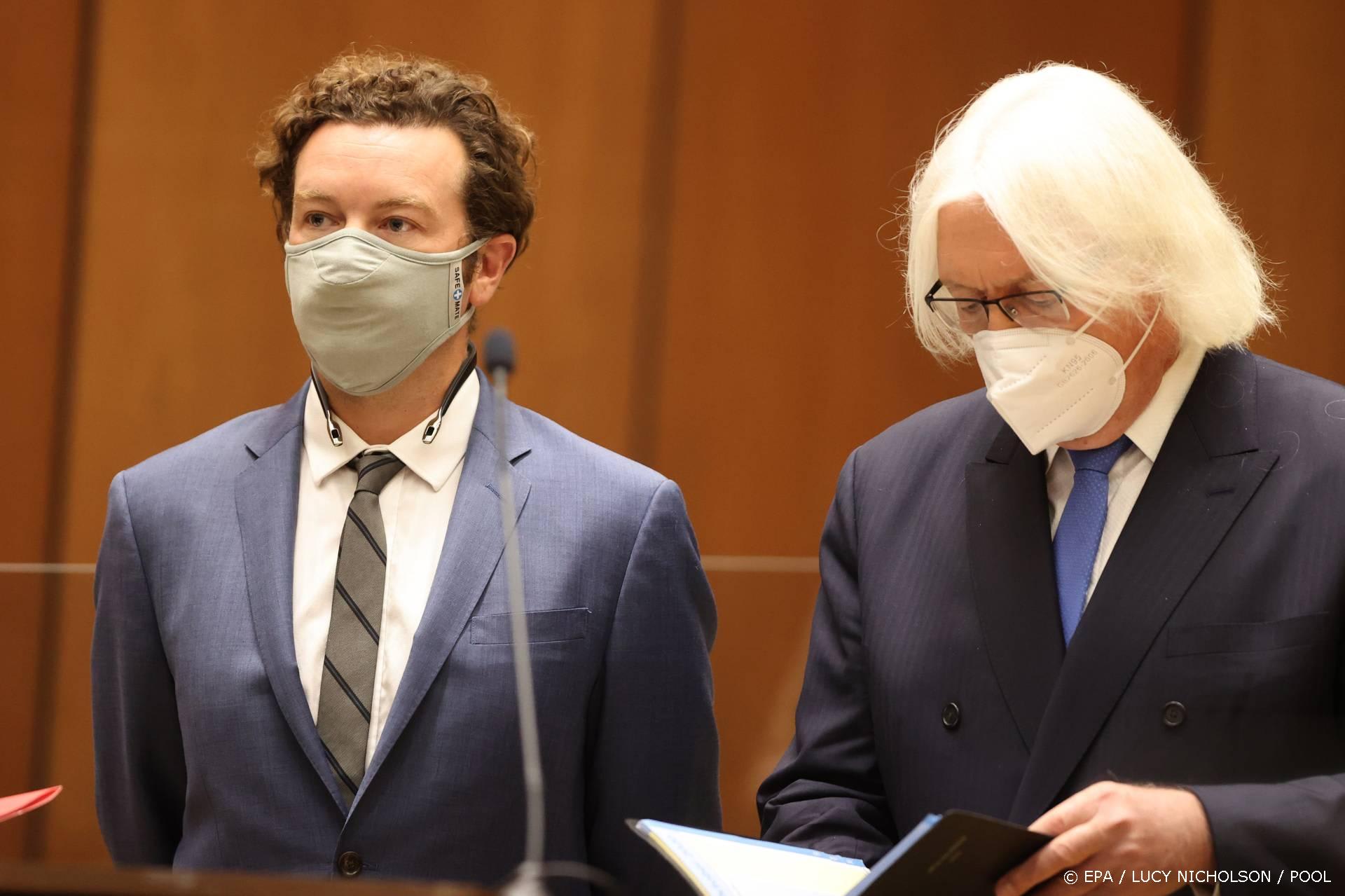 Acteur Danny Masterson staat terecht voor drie verkrachtingen