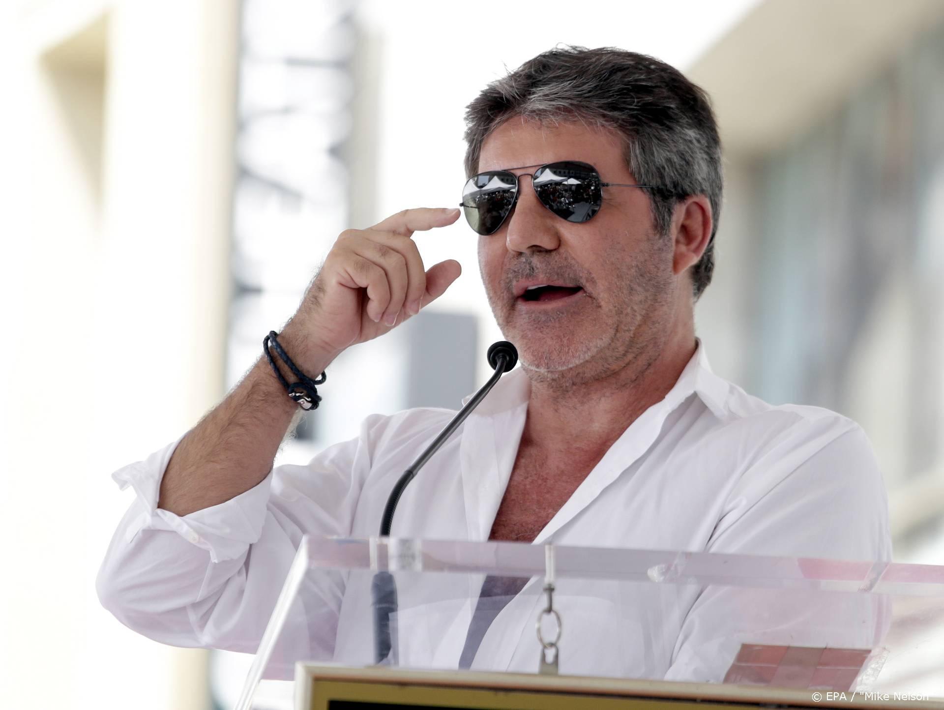Simon Cowell breekt rug na val van fiets