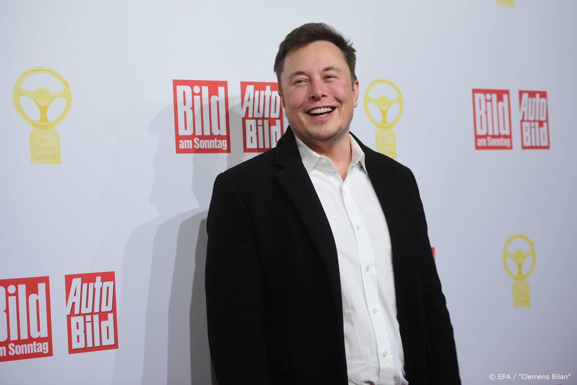 Vriendin Elon Musk kondigt zwangerschap aan