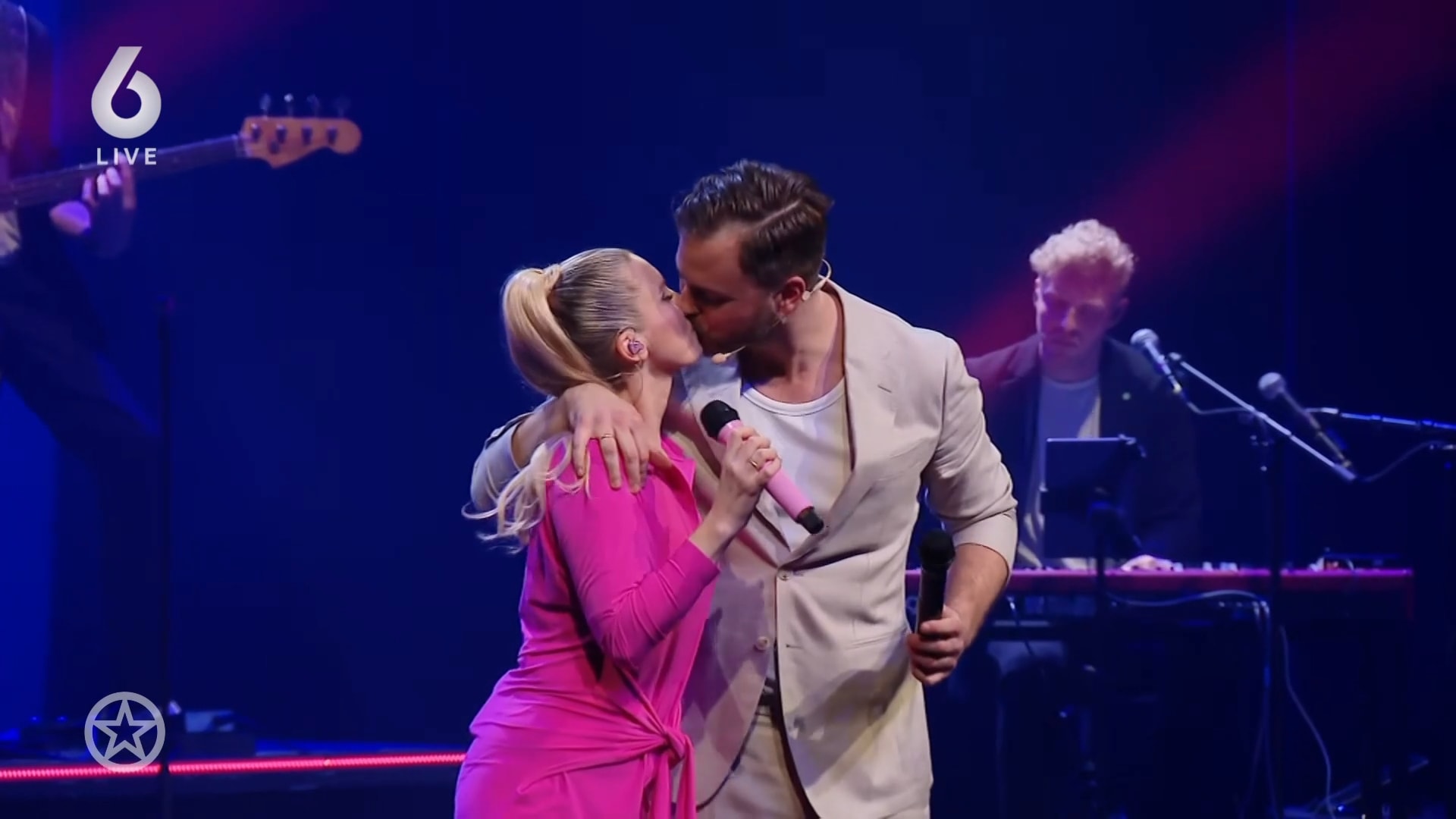 Jim Bakkum en Bettina Holwerda voor het eerst écht 'samen' op het podium