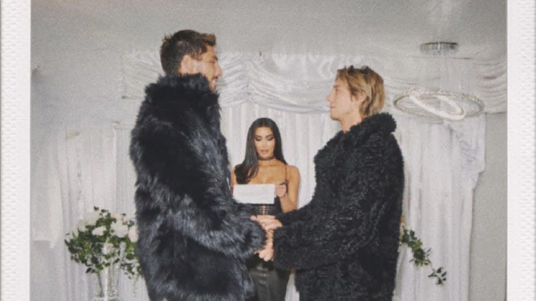 Fans gaan los om huwelijksbreuk kapper Kim Kardashian: 'De Kardashian-vloek' 