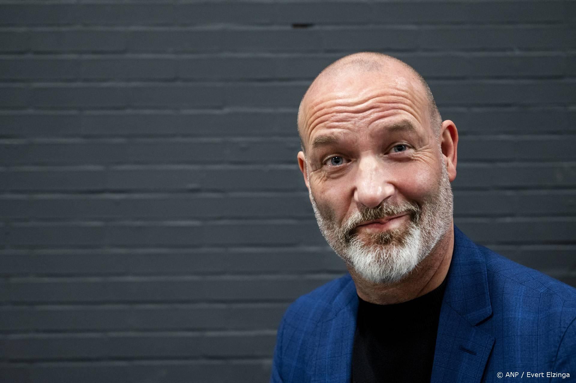 Eddy Zoey legt werkzaamheden neer wegens gezondheidsproblemen | Shownieuws