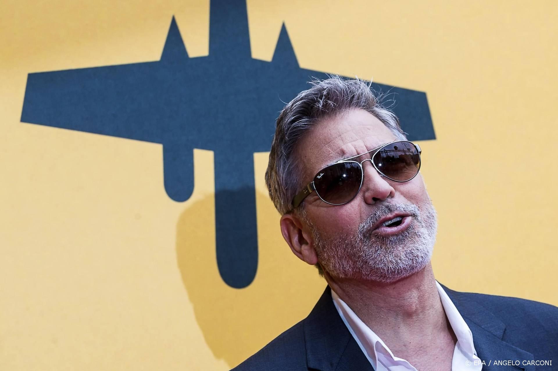 Alec Baldwin sneert naar George Clooney om opmerking over fataal ongeluk