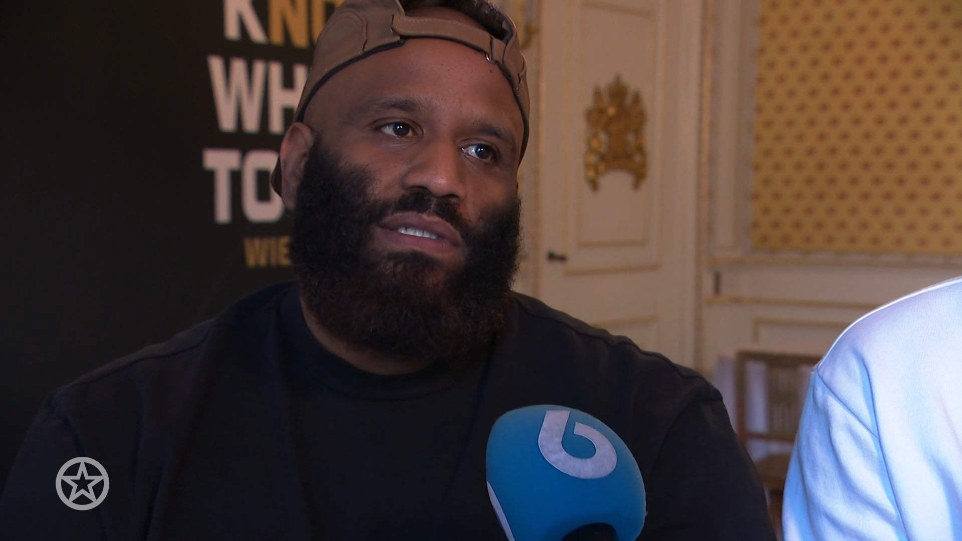 Willie Wartaal slaat terug op kritiek: 'Kan op ze neerkijken'