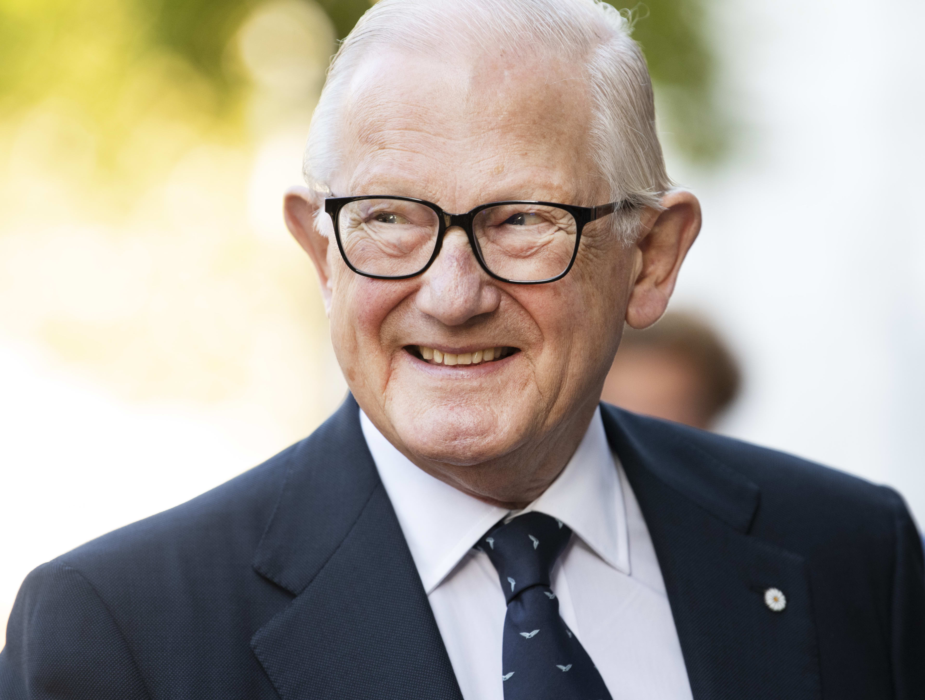 Pieter van Vollenhoven feliciteert jarige Pieter-Christiaan