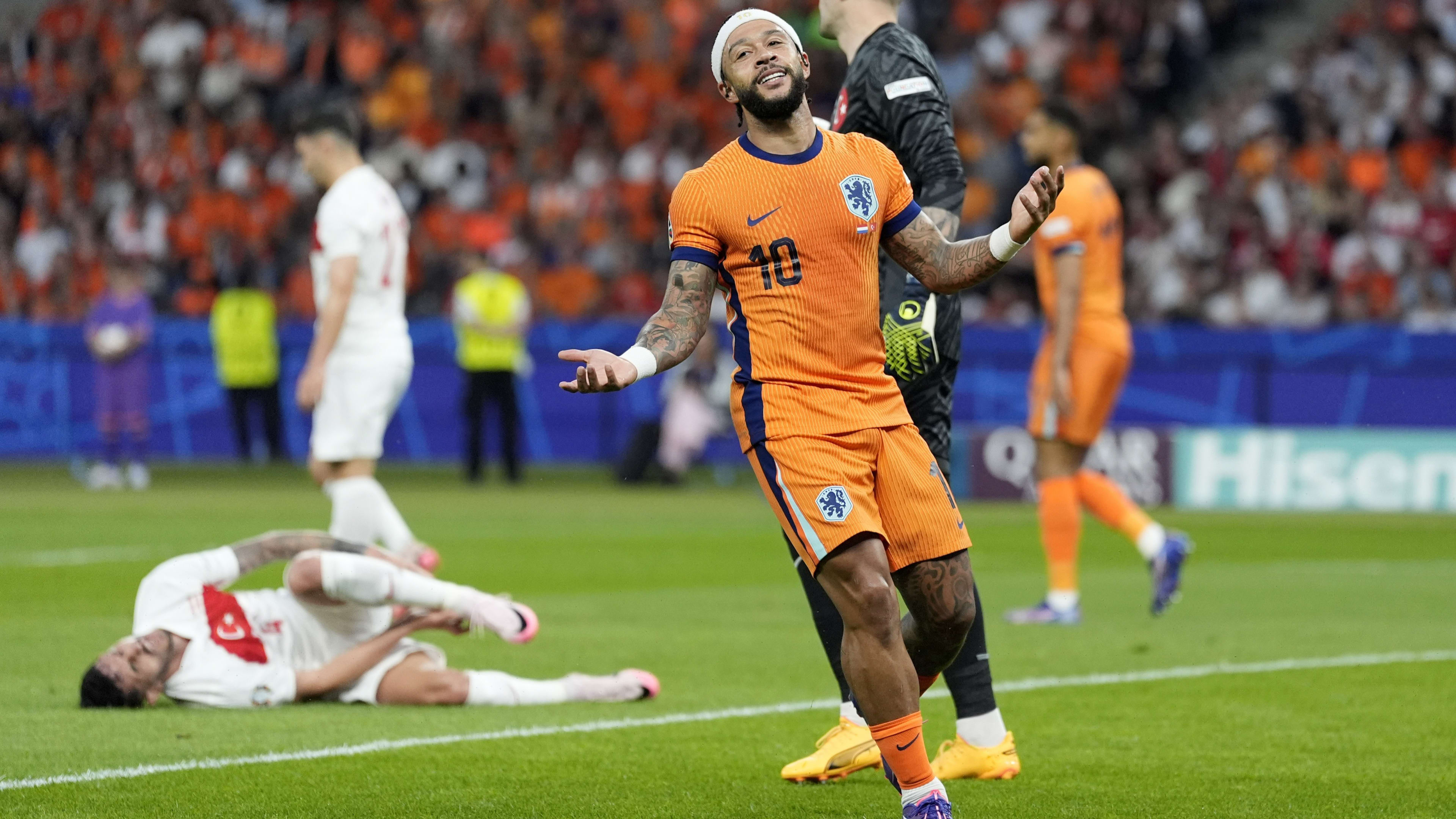 EK-kijker hekelt Memphis Depay opnieuw: 'Raakt geen knikker'