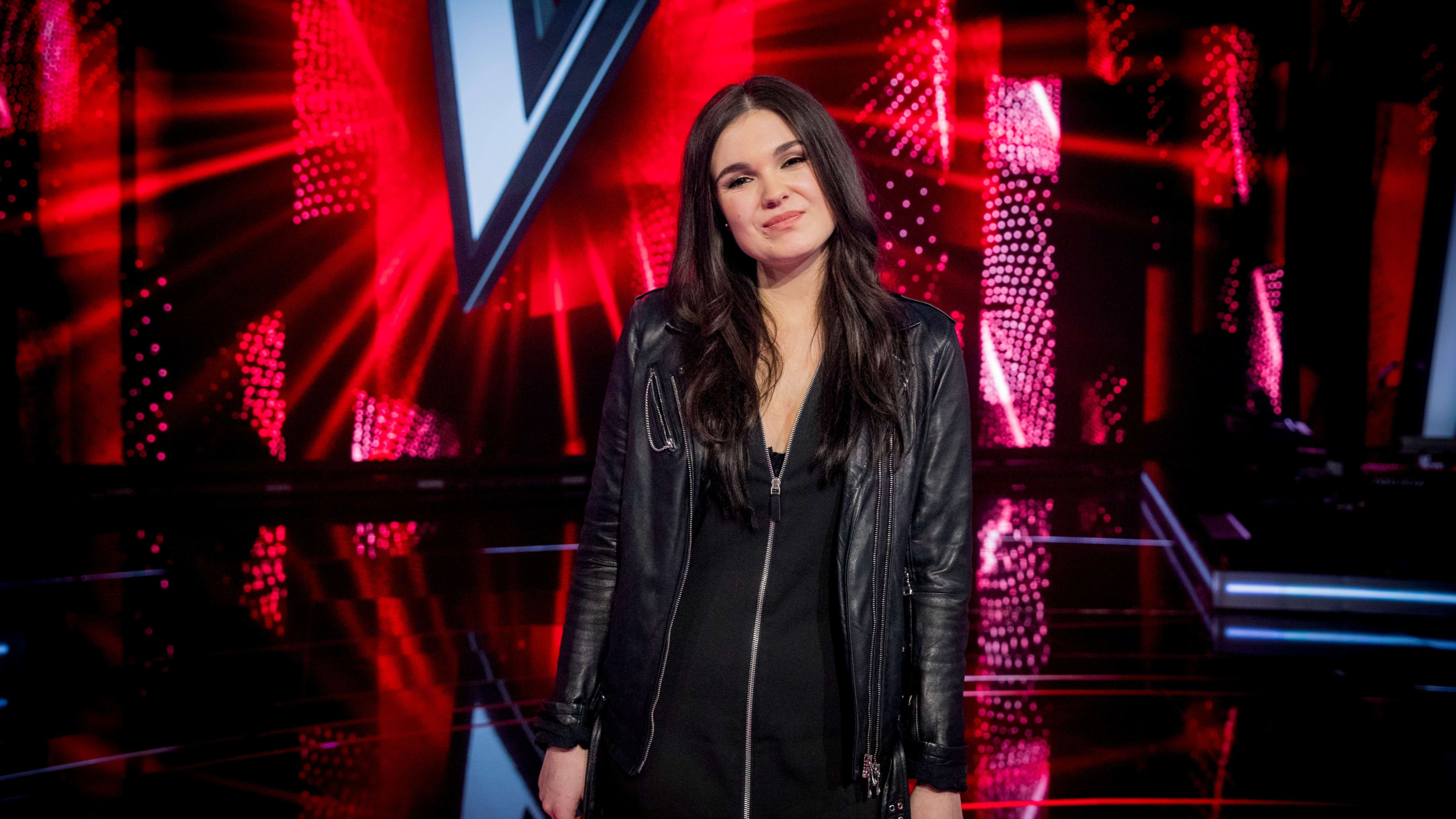 The Voice-kandidaat Nienke Wijnhoven zegt betast te zijn door ex Linda de Mol