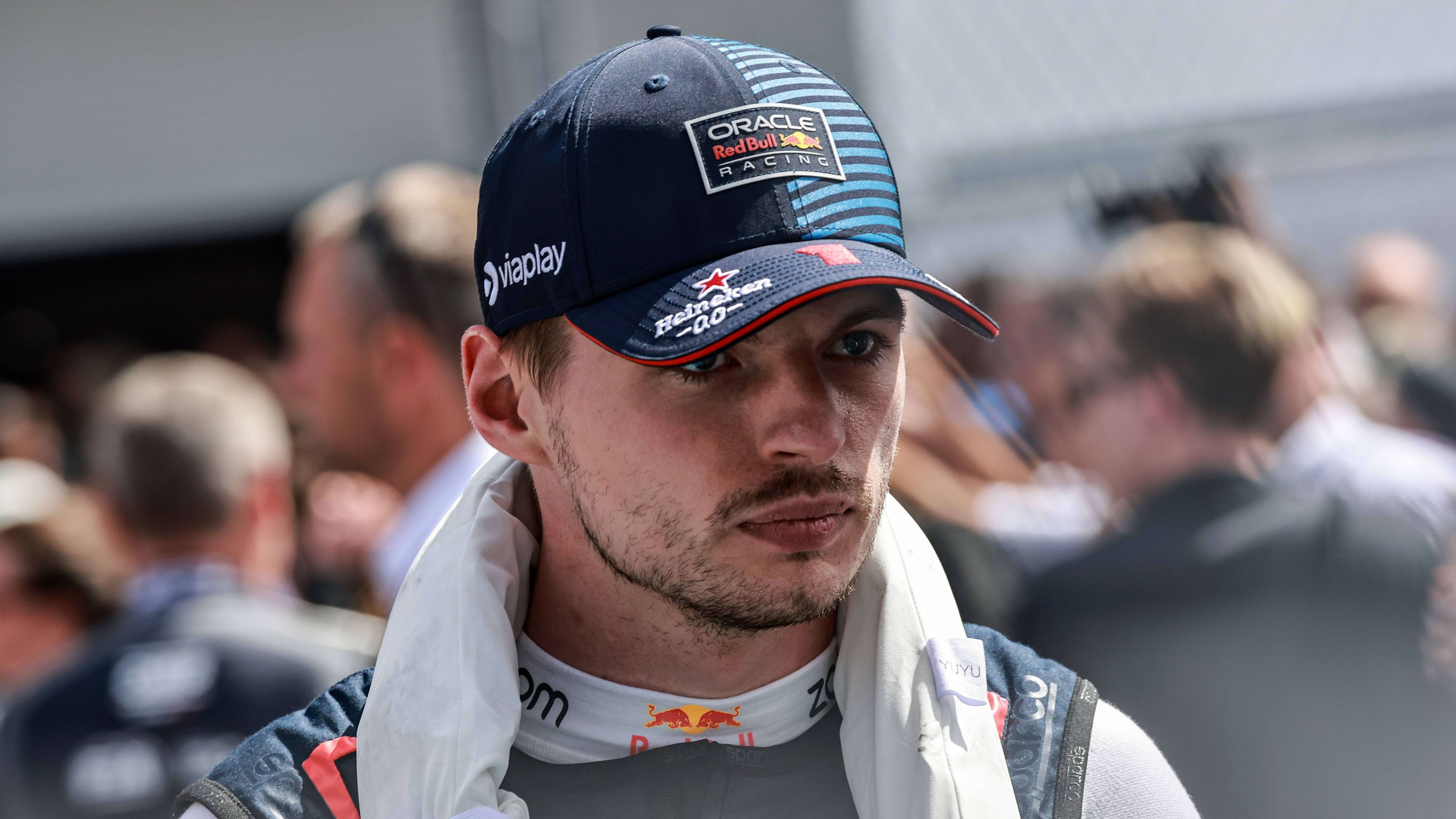 ZIEN: Max Verstappen gaat helemaal los na verlies