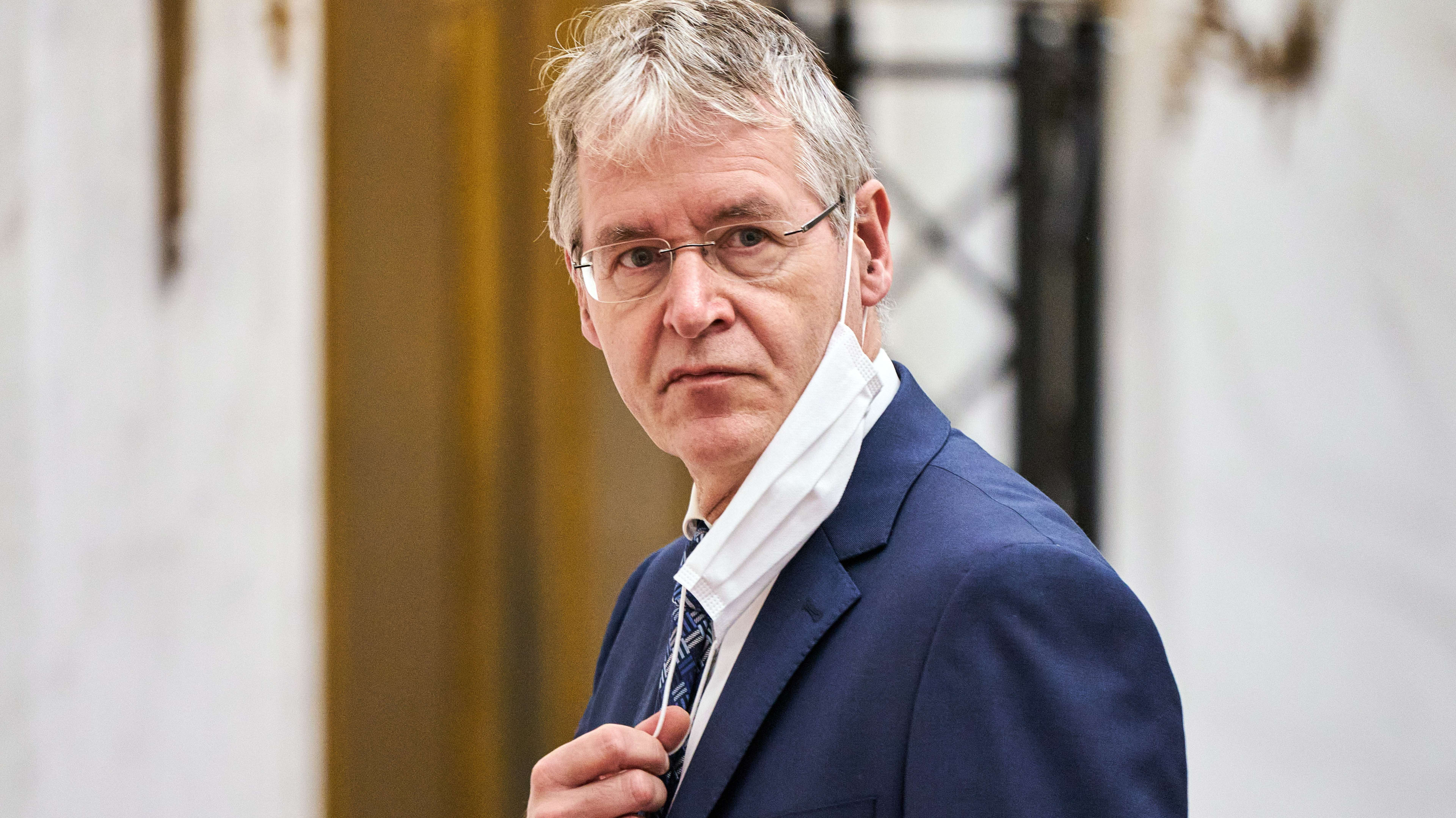 Slob: anti-homoverklaring op school 'grondwettelijke vrijheid'