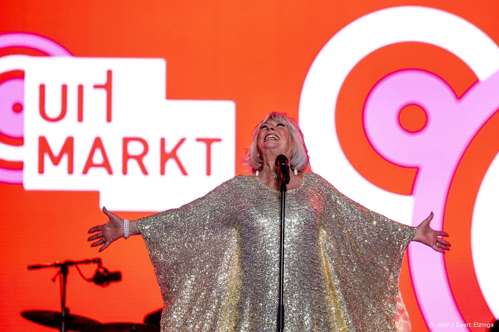 Willeke Alberti zwaait af bij opening Uitmarkt