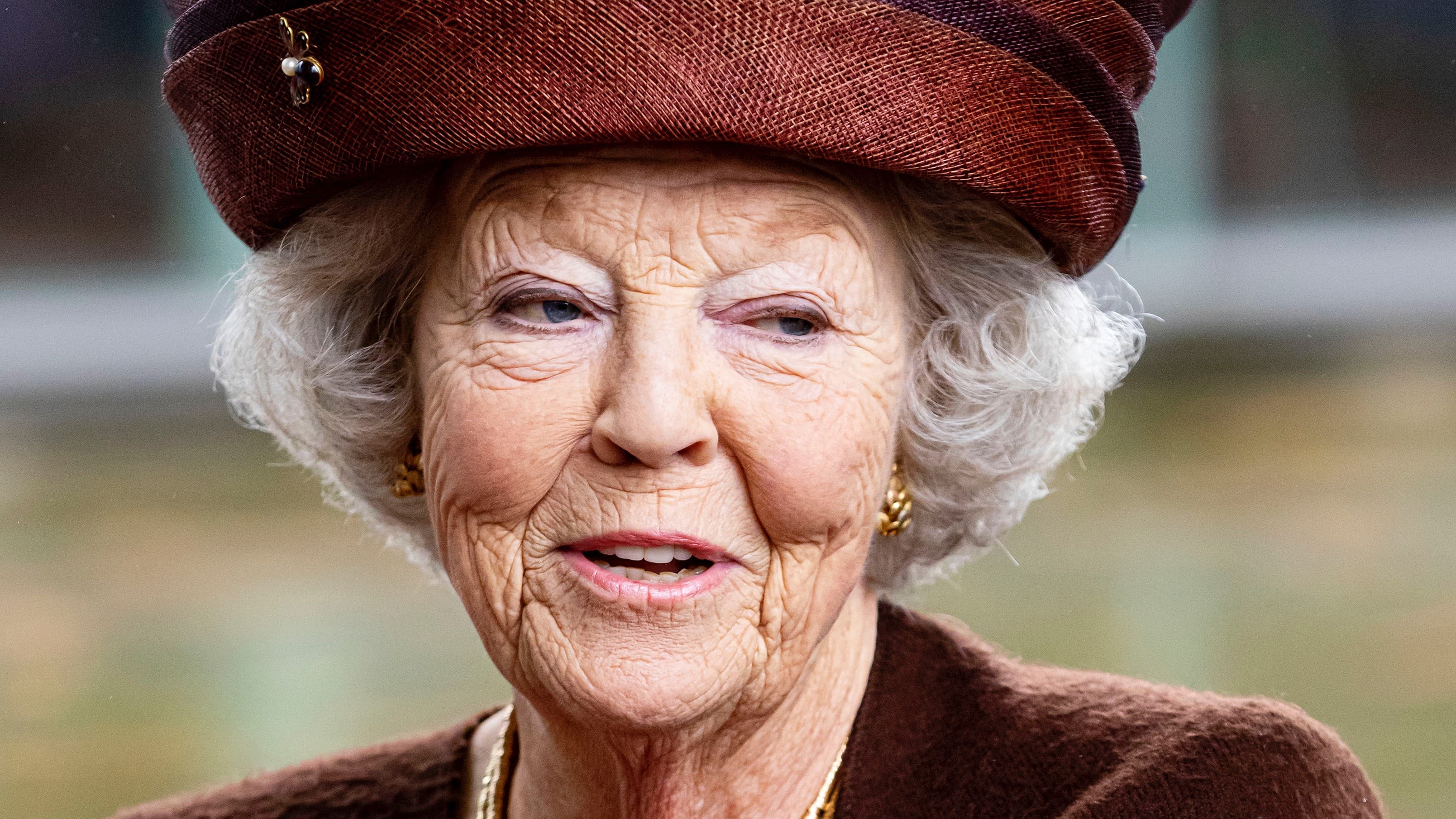 ZIEN: Beatrix maakt selfie met kleinzoon