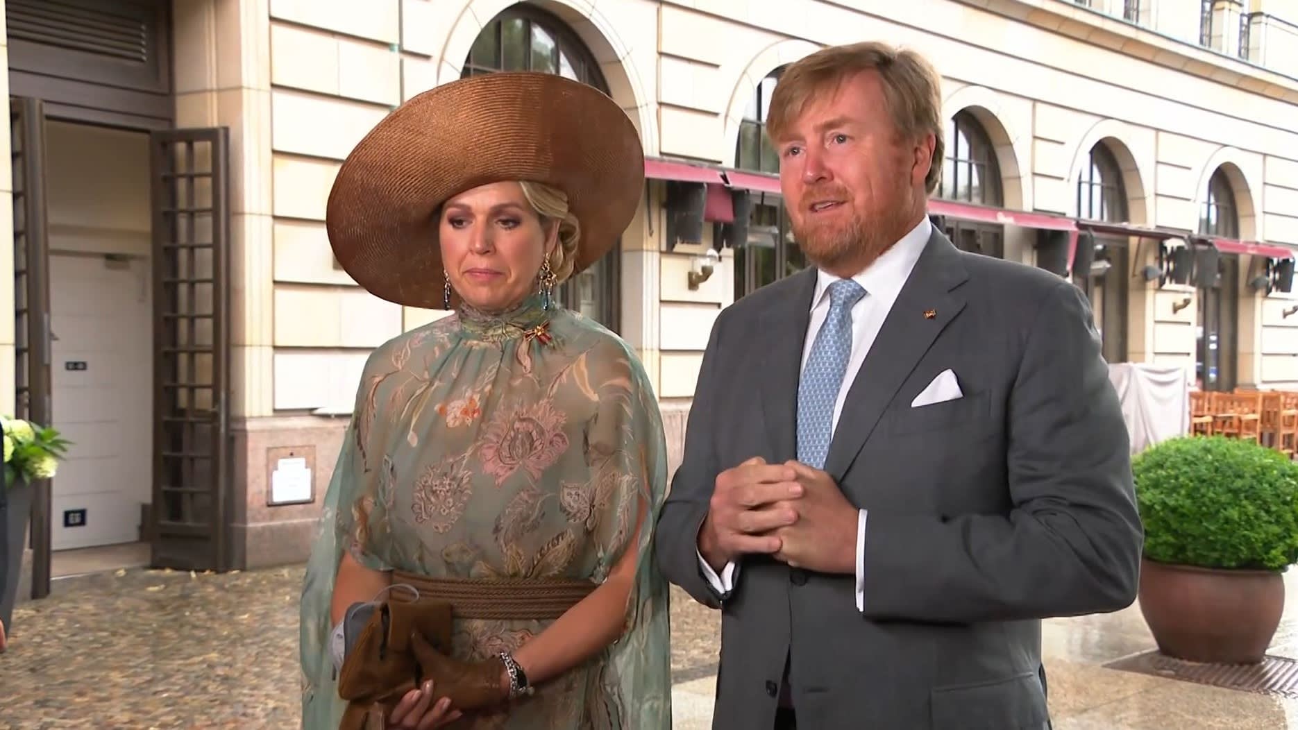 Koning en koningin zichtbaar aangeslagen na neerschieten Peter R. de Vries