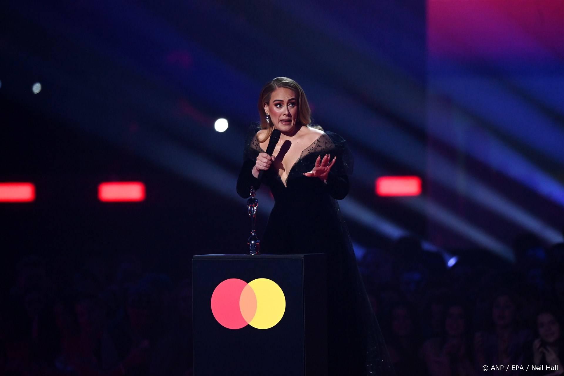 Adele onderbreekt plots haar show