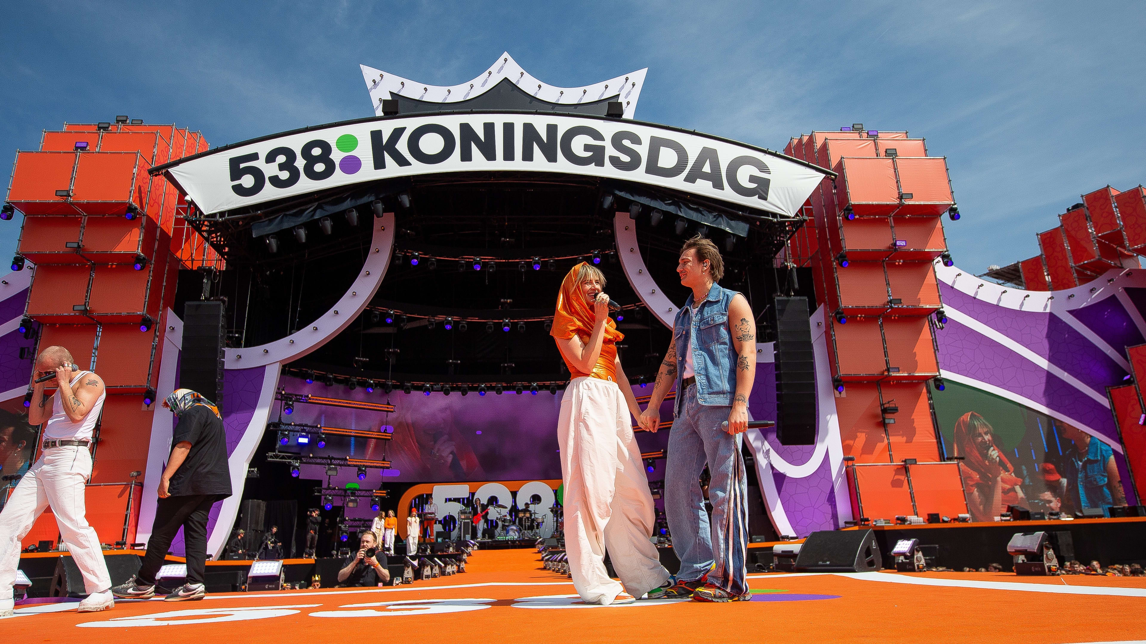 Kritiek op Maan en Goldband na optreden 538 Koningsdag