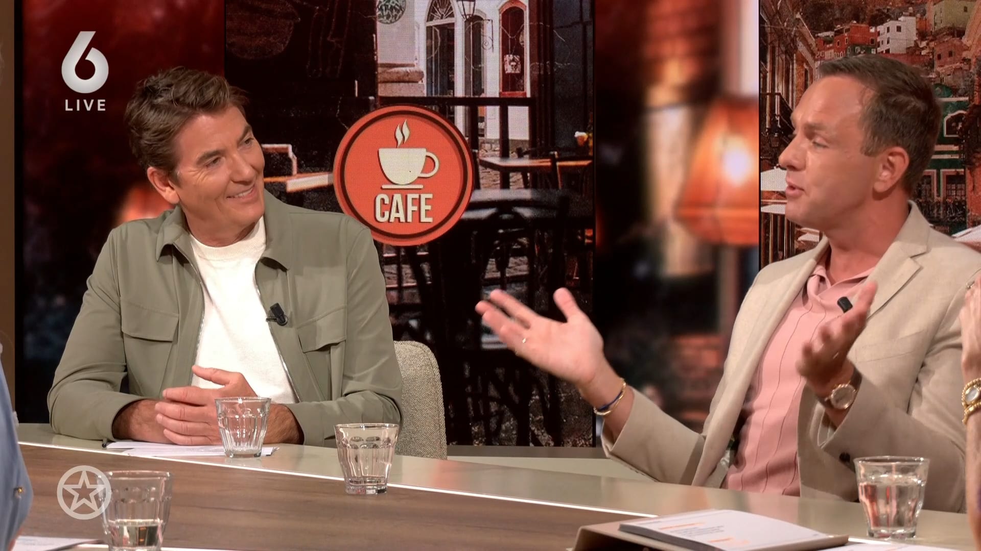 Kees en John de Bever openen nieuw café van WVL-Mike