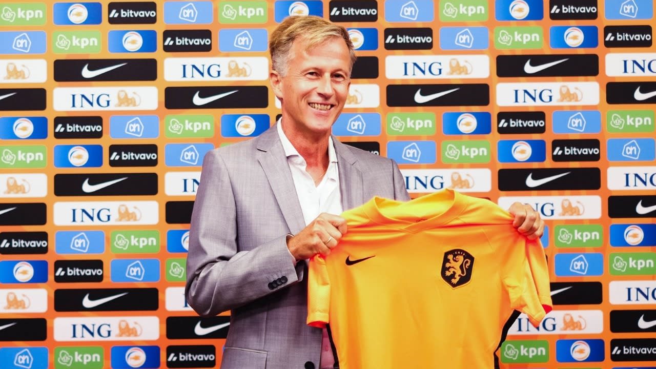  KNVB stelt Andries Jonker aan als bondscoach voetbalsters Oranje