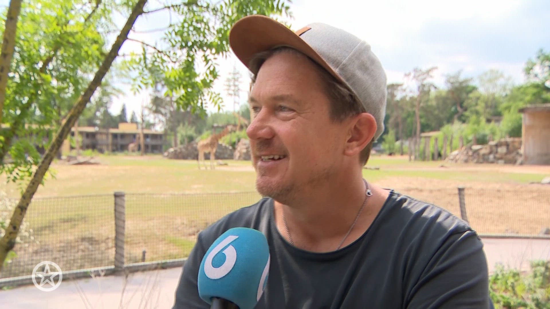 Johnny de Mol over zijn eerste week De Oranjezomer