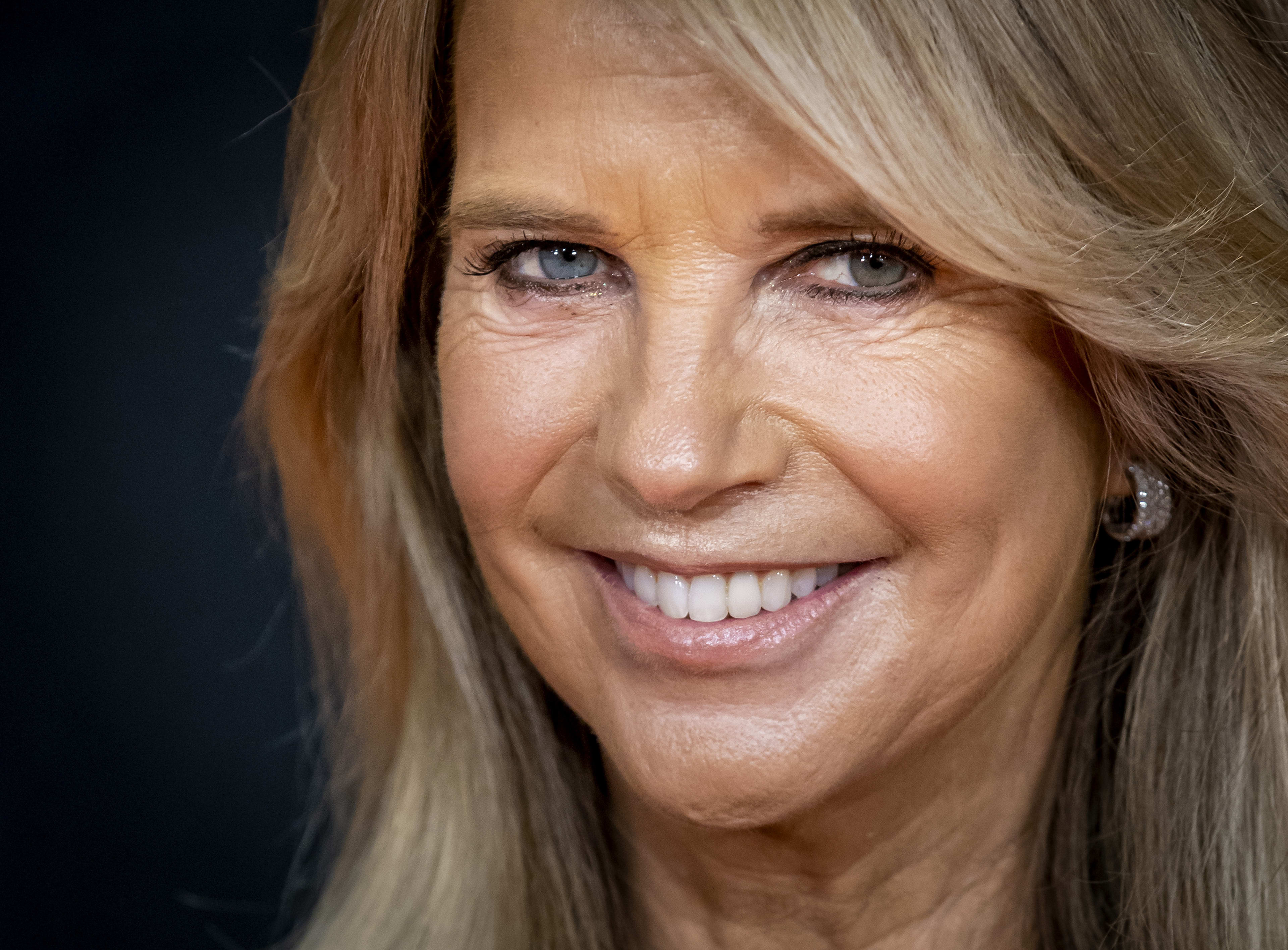 Linda de Mol gaat volledig uit de kleren