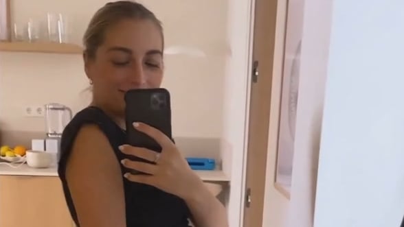 ZIEN: Zwangere Shelly Sterk showt babybump