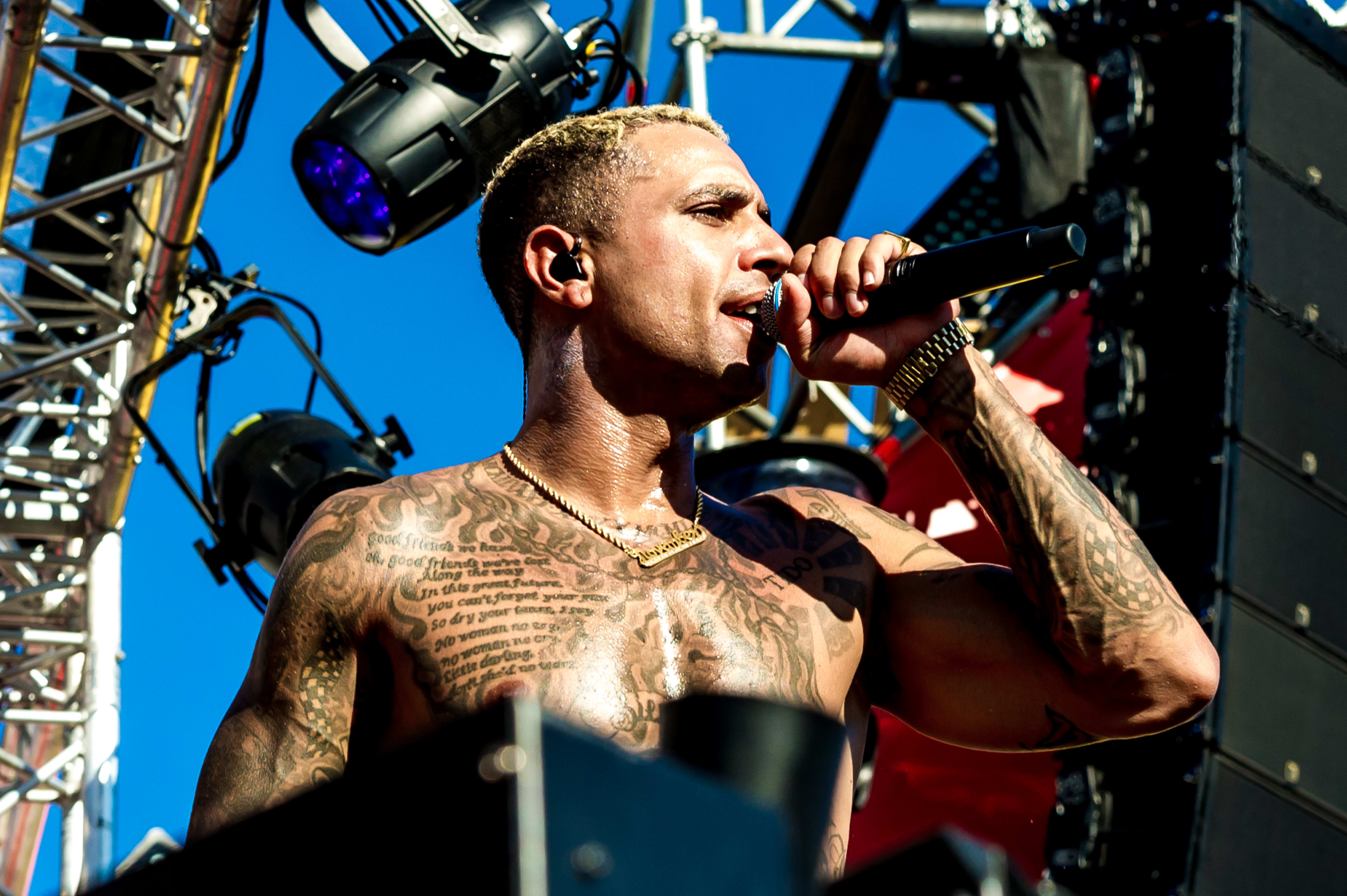 Ophef om druk feest met rapper Bizzey