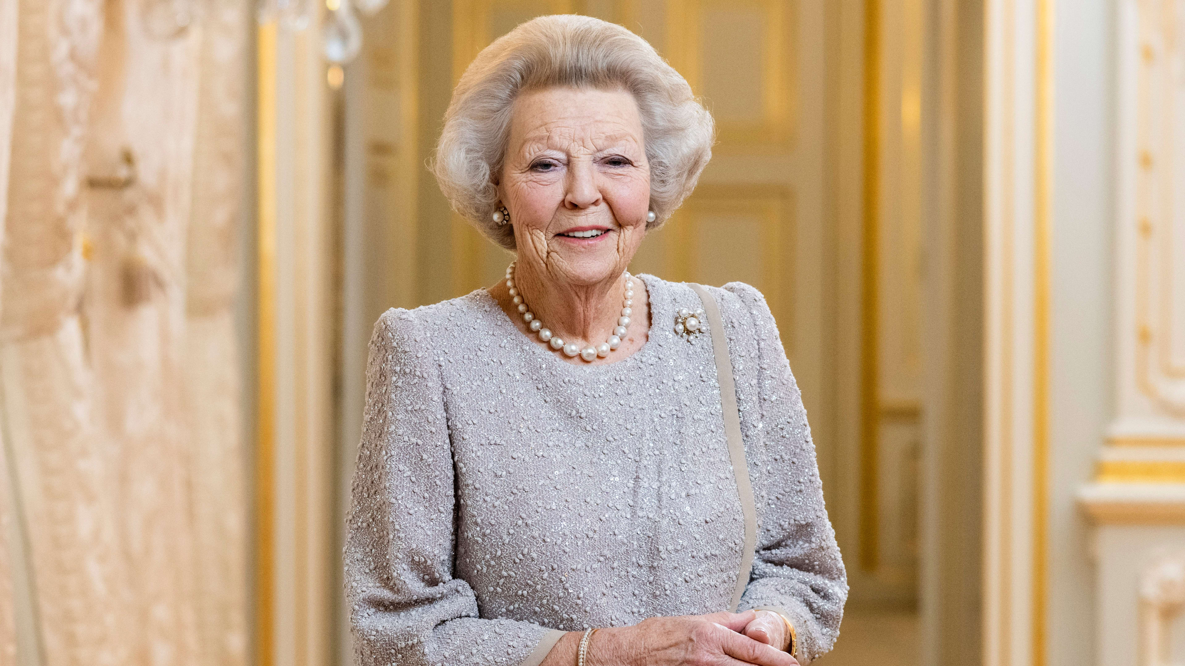 Prinses Beatrix geeft tv-interview