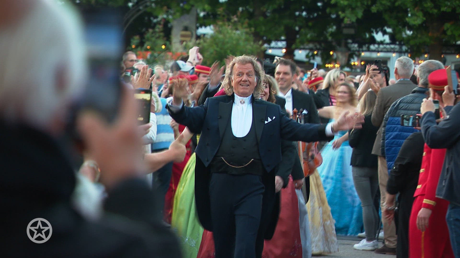 André Rieu beleeft bijzondere ontmoeting met koningspaar | Shownieuws