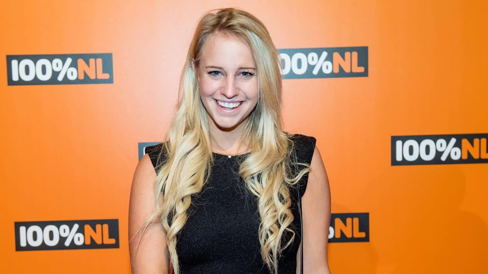ZIEN: Dee van der Zeeuw showt gezicht na plastische chirugie