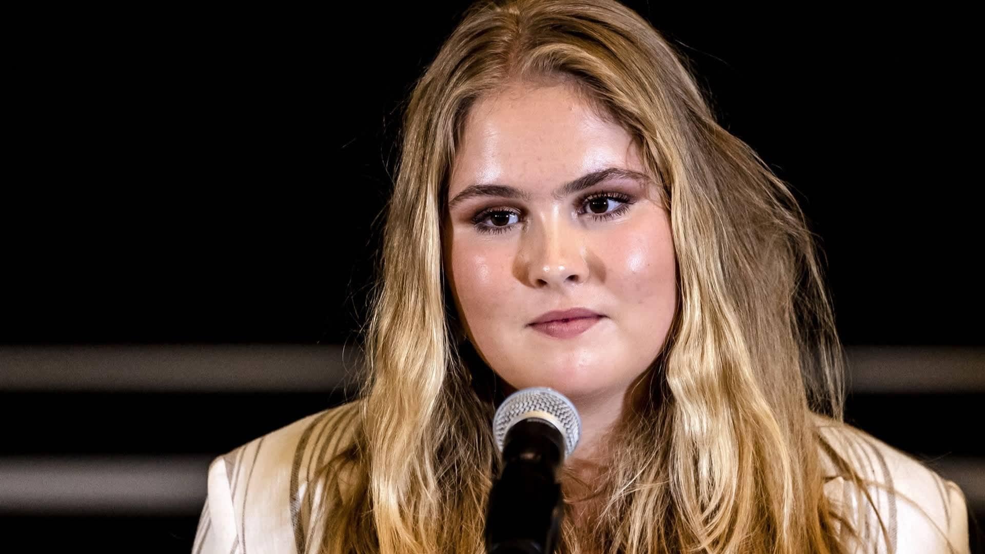 Linda steekt Amalia hart onder de riem