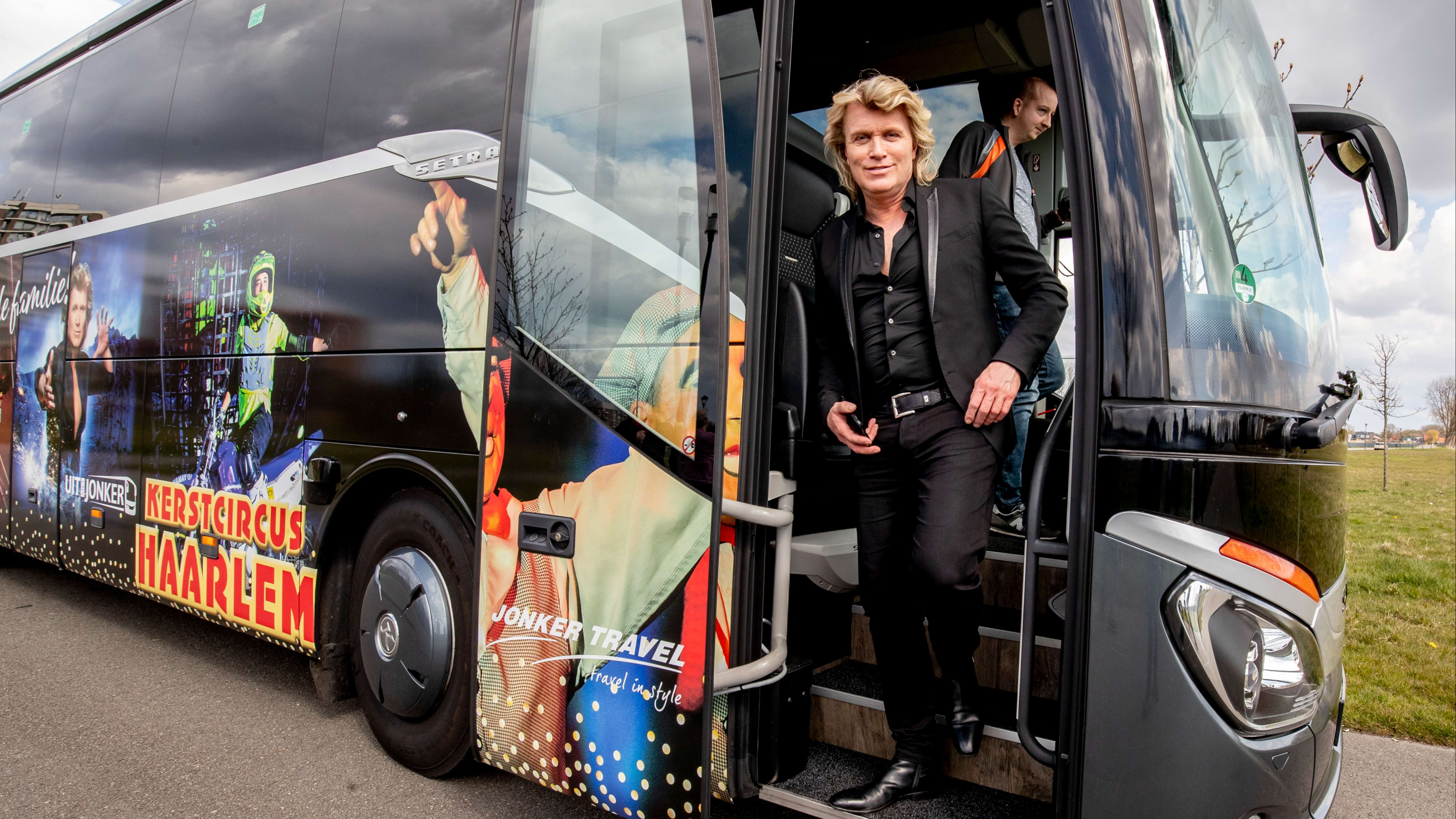 Hans Klok reageert op val artiest van grote hoogte in circus Haarlem