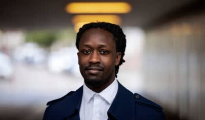 Akwasi haalt Twitteraccount offline na ophef over oude tweets