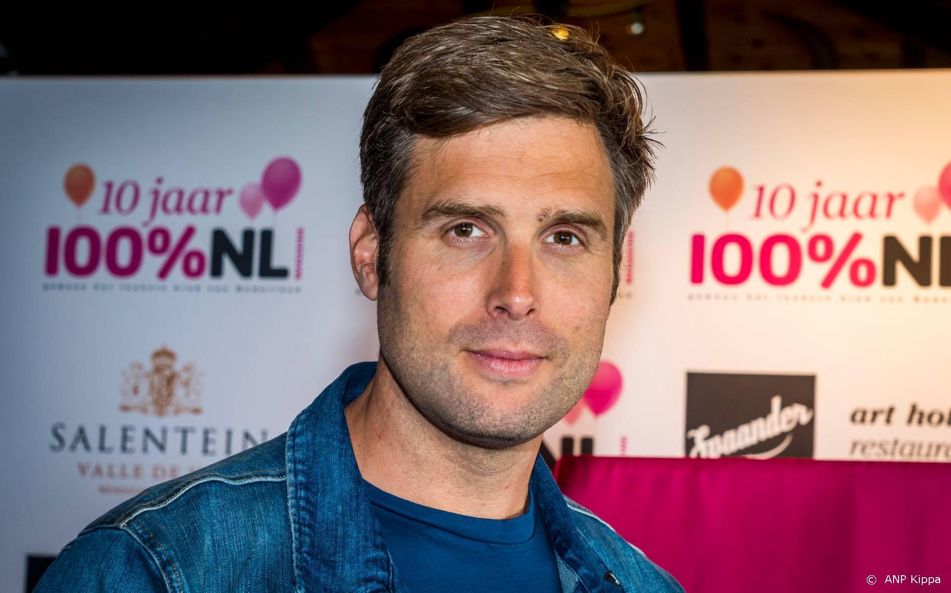 Nick Schilder laat zich testen op corona