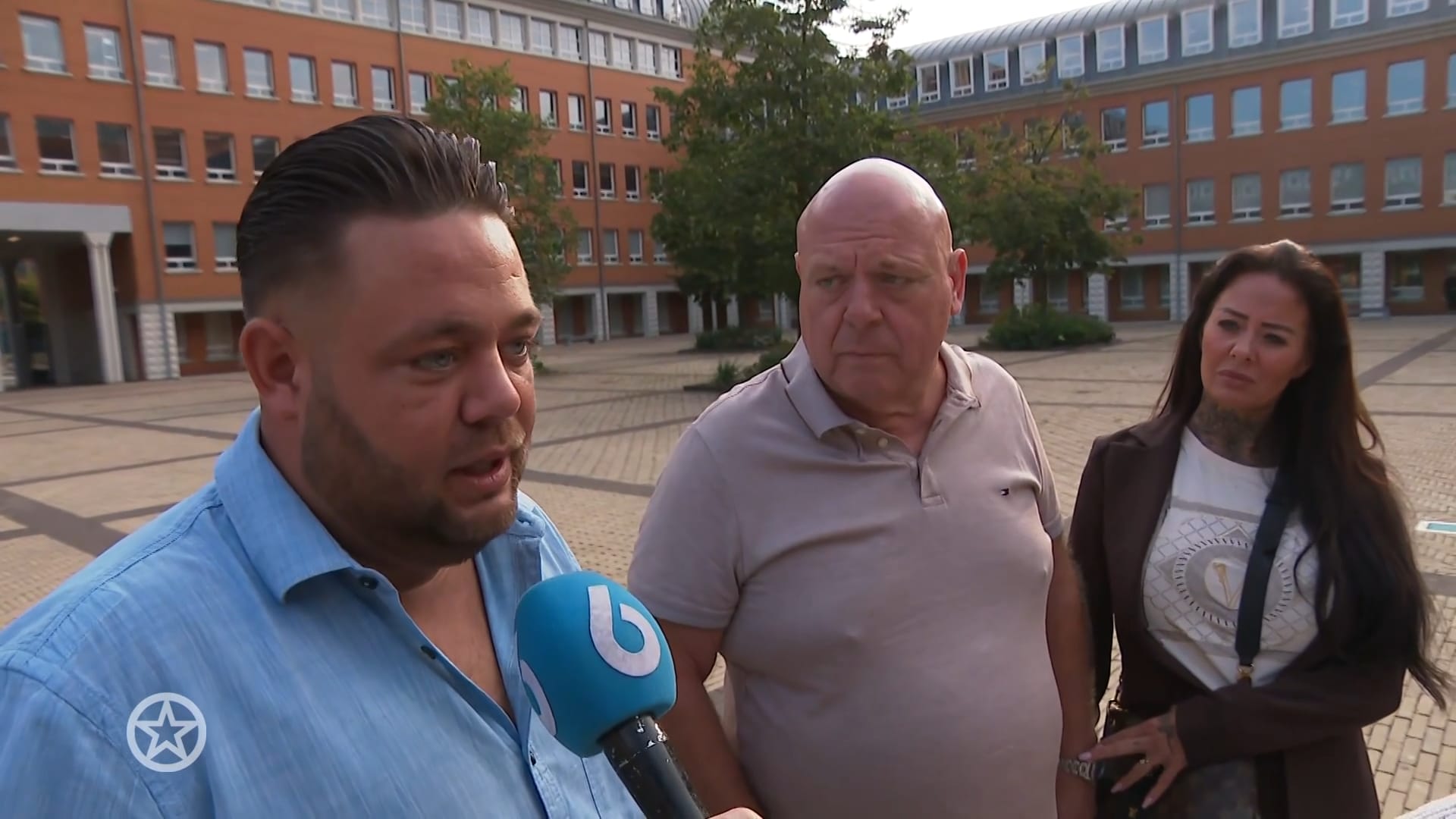 Peter Gillis met vriendin Wendy bij rechtbank om zoon Mark te steunen