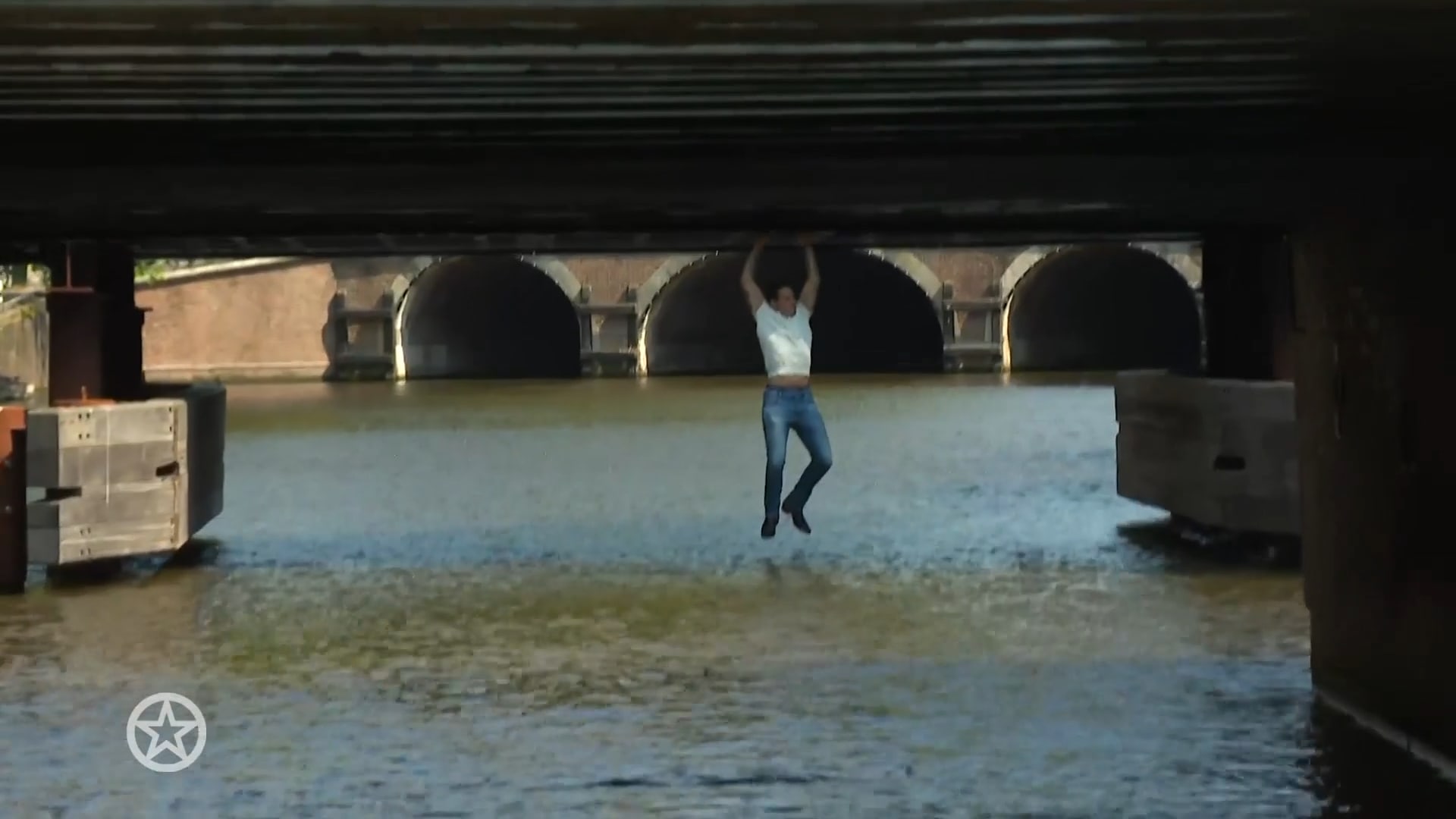 ZIEN: Douwe Bob raakt te water