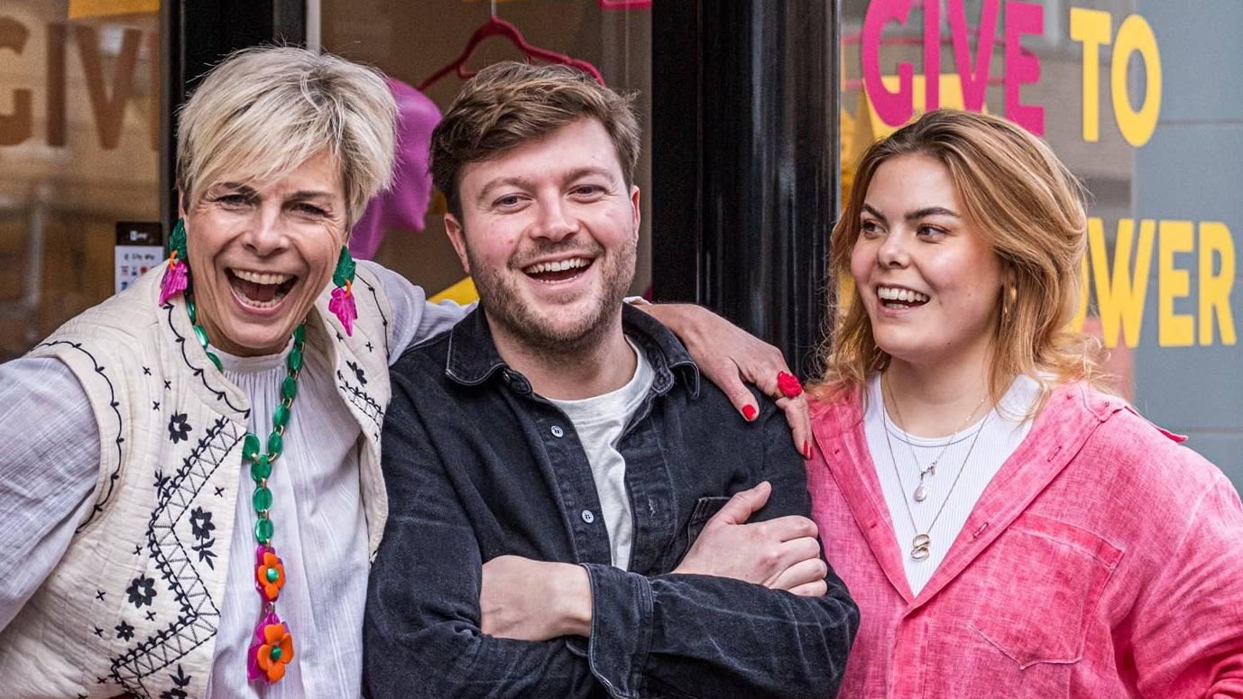 Eloise van Oranje zichtbaar geraakt door kritiek op moeder 