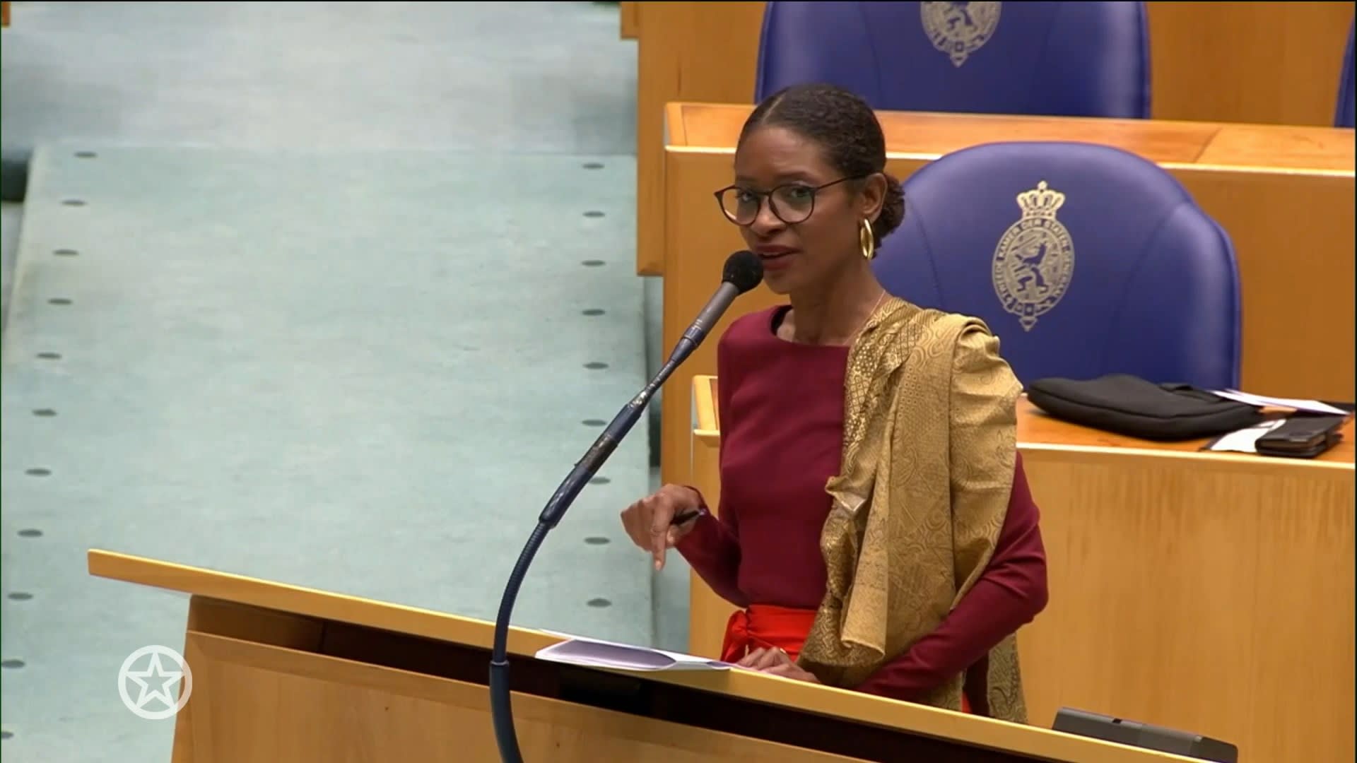 Sylvana Simons verlaat woedend de Tweede Kamer