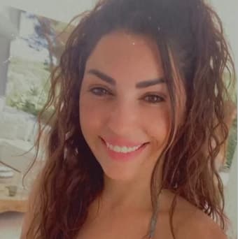 Yolanthe pronkt met billen