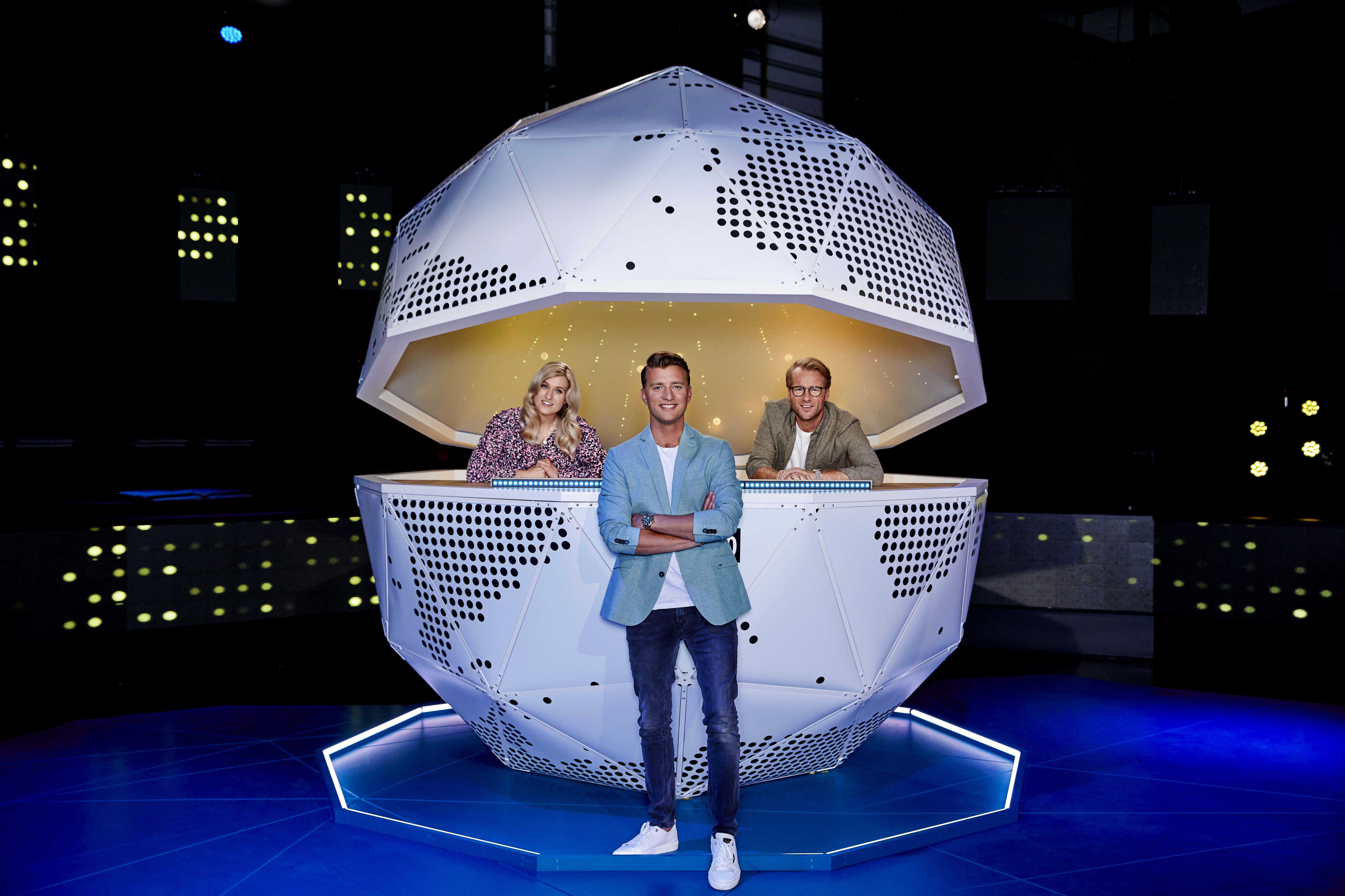 Britt Dekker en Leo Alkemade strijden tegen elkaar in nieuwe quiz 