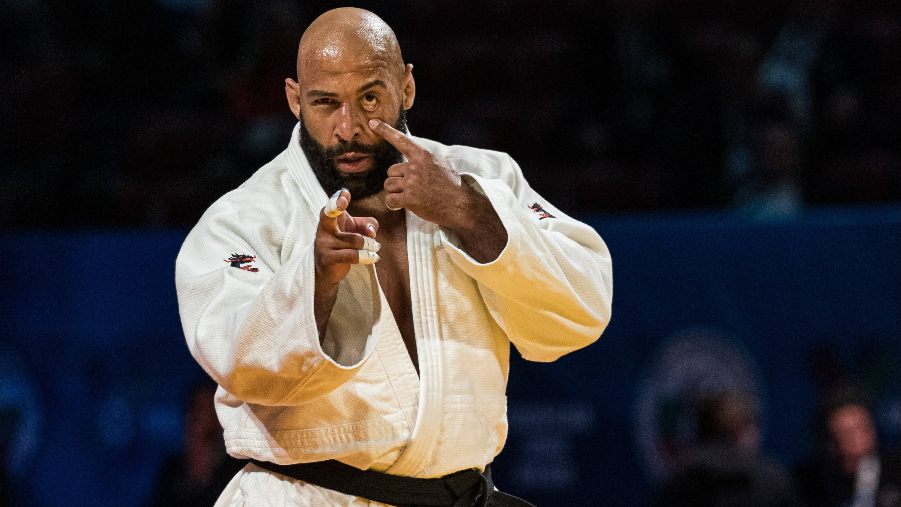 Judoka Roy Meyer veegt winkeldief naar de grond op sokken