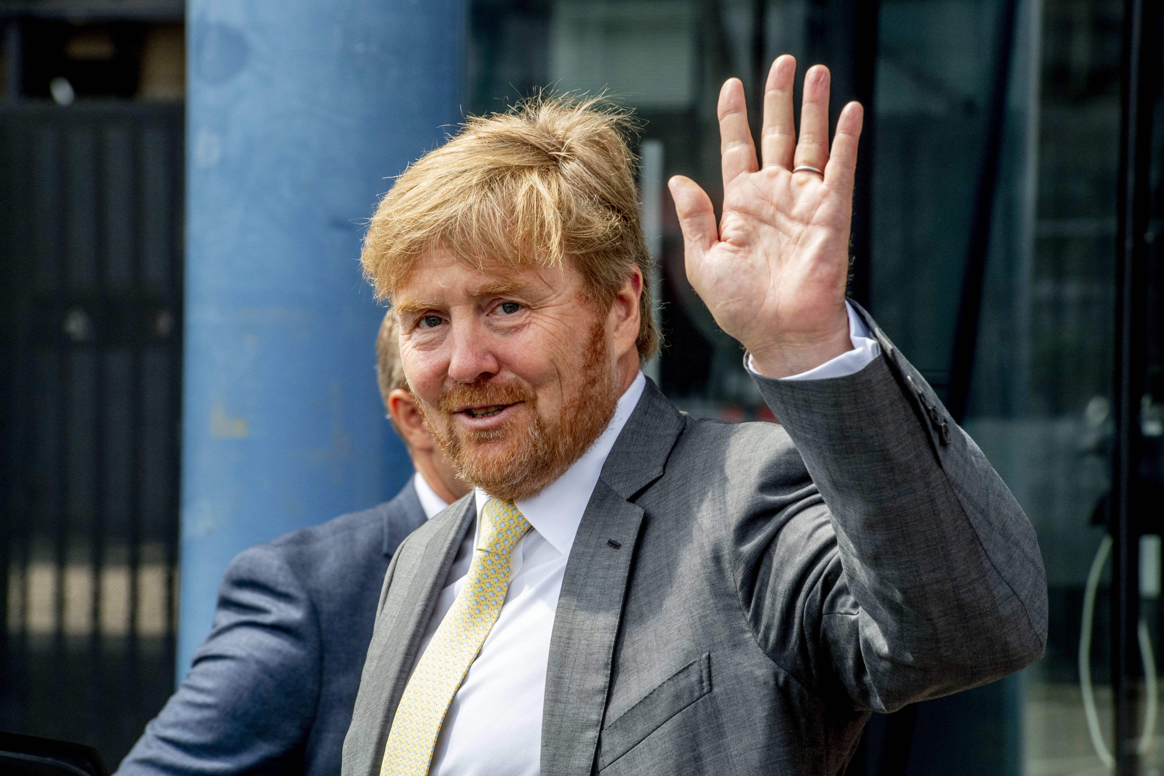 Koning Willem-Alexander krijgt bijzonder Ajax-shirt