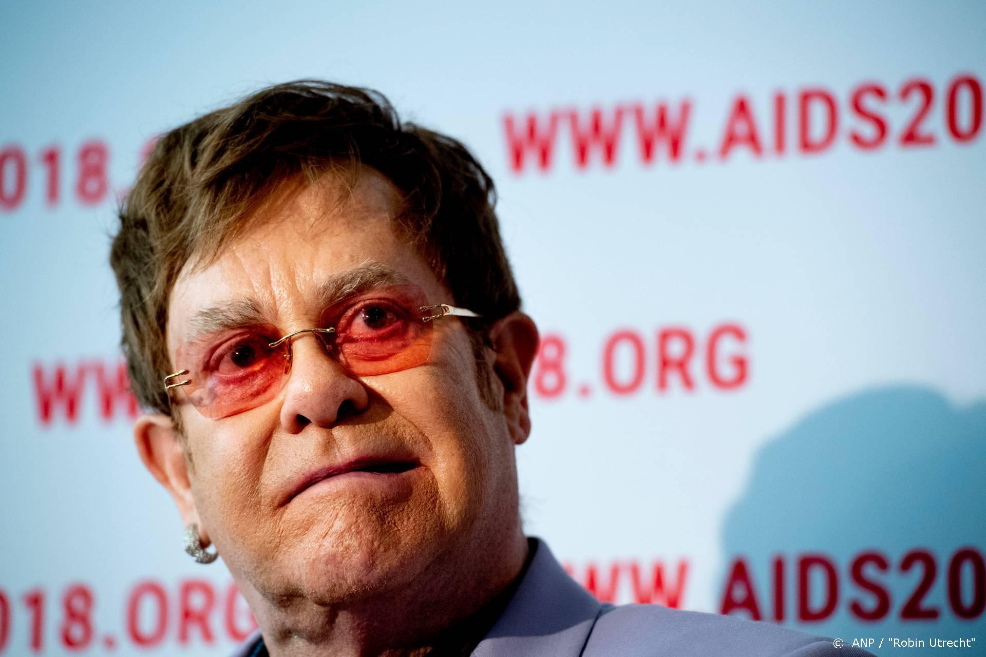Elton John zet oude concerten op YouTube