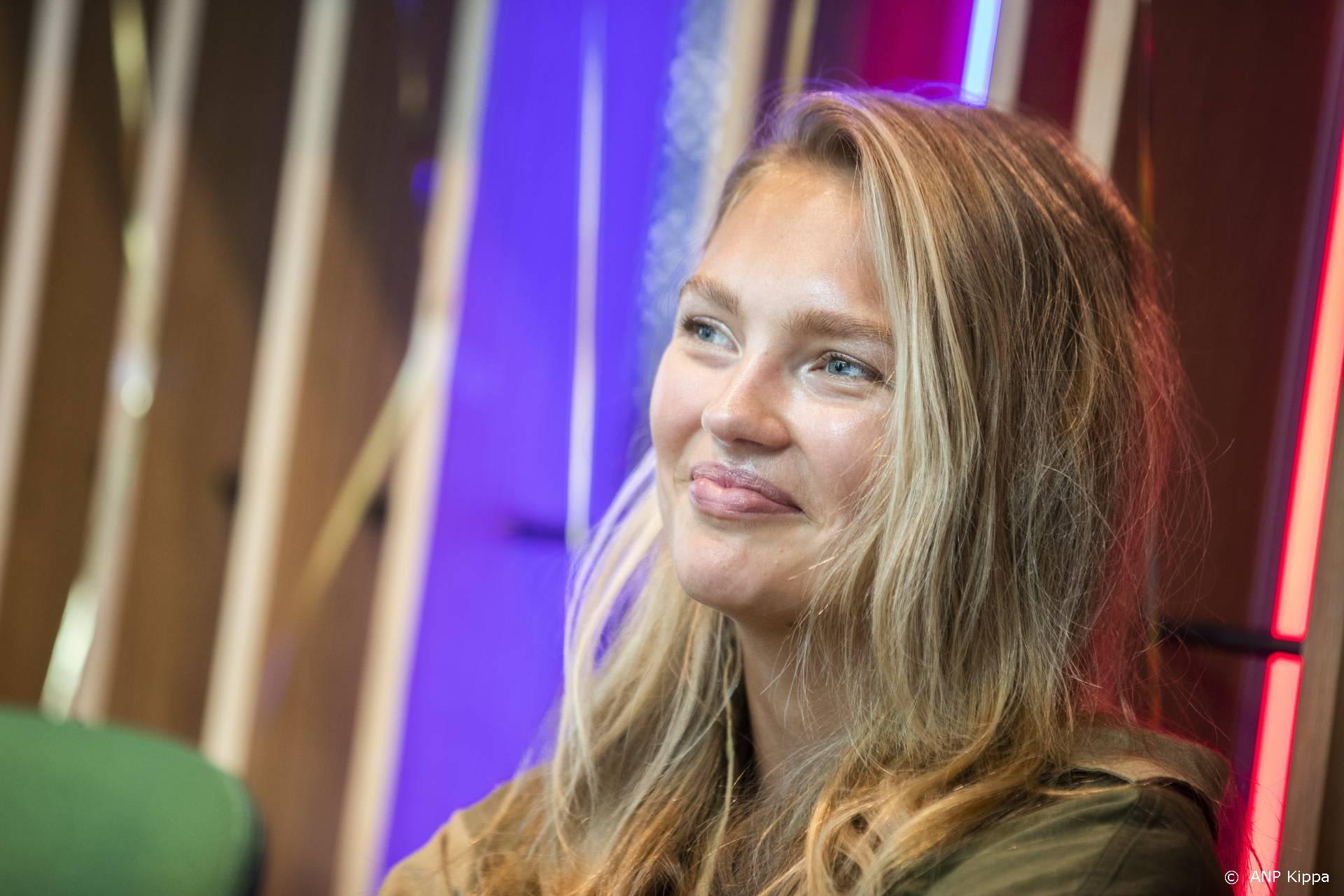 Romee Strijd stelt bruiloft uit