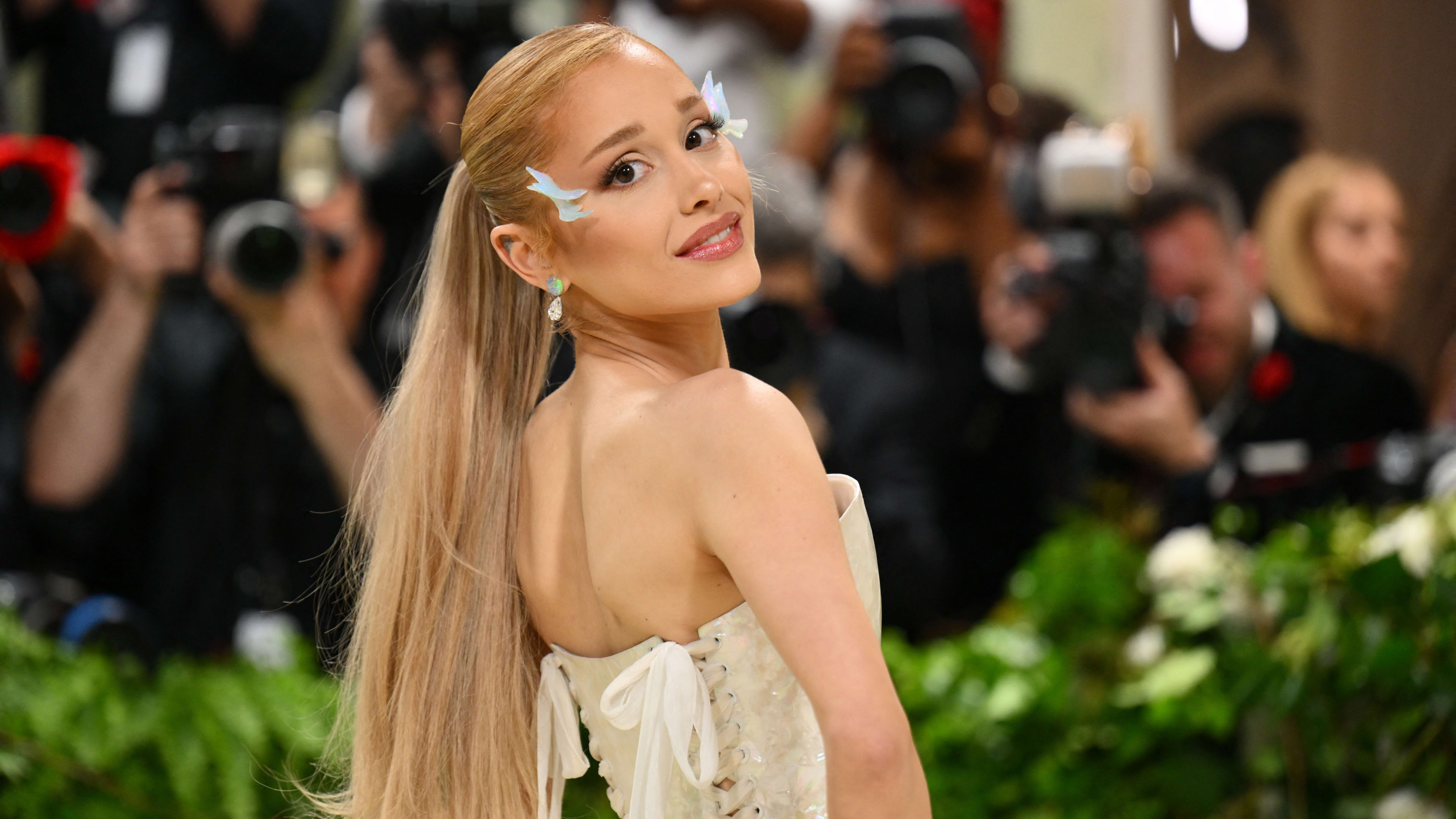 Ariana Grande laat zich uit over lichaamskritiek: 'Afschuwelijk'