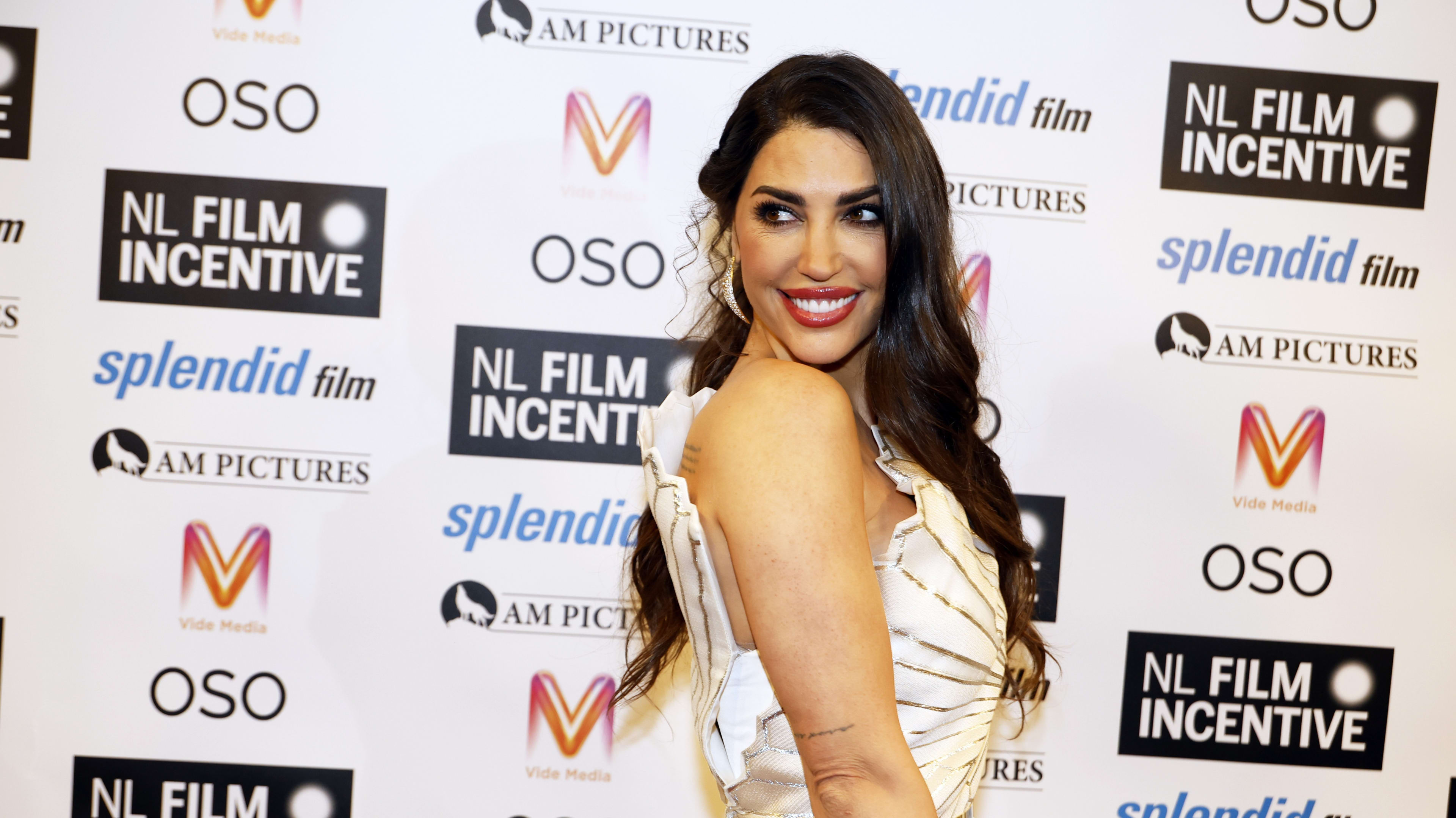 Prank call Yolanthe Cabau loopt gigantisch uit de hand | Shownieuws