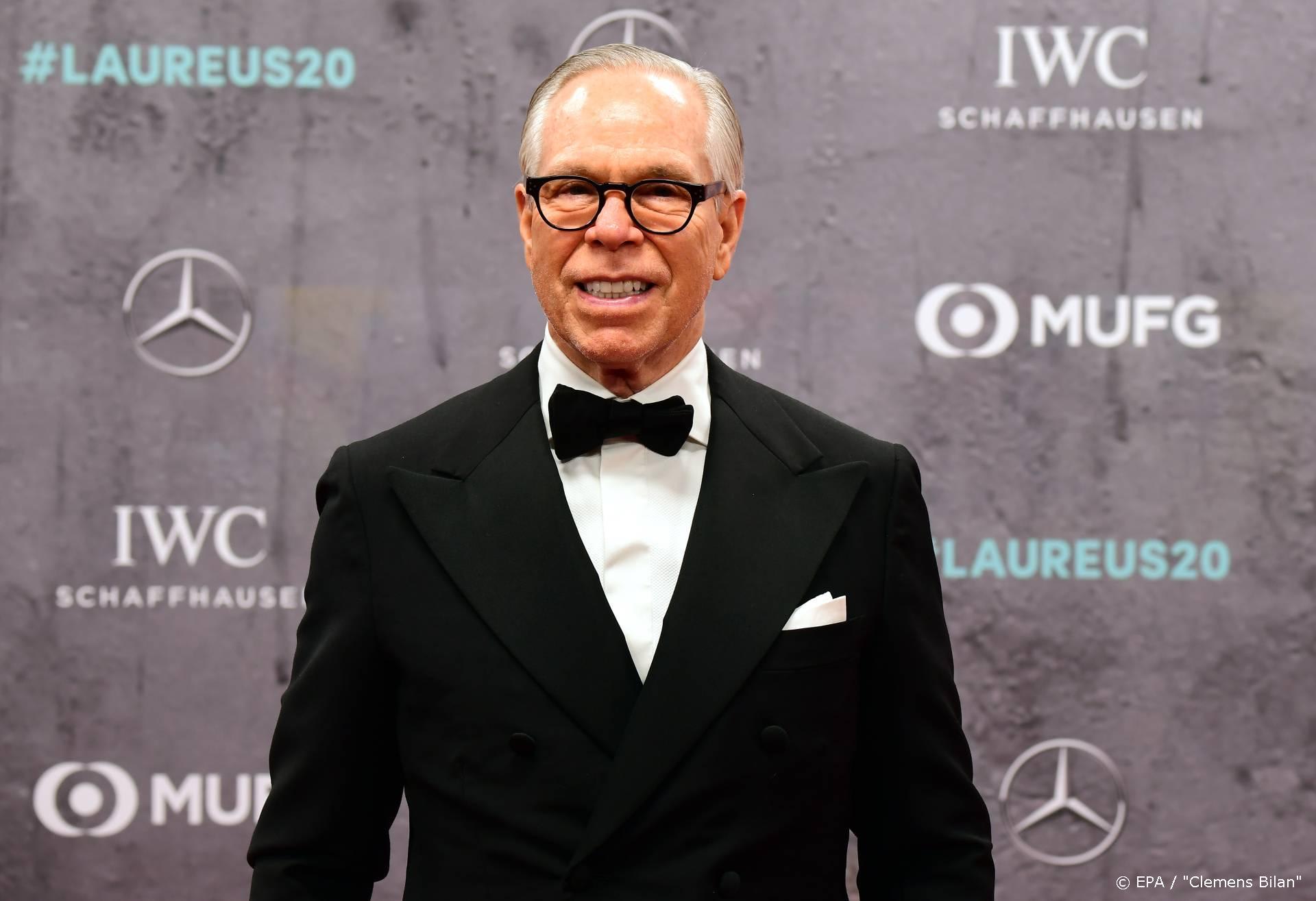 Tommy Hilfiger doneert witte shirts aan zorgmedewerkers